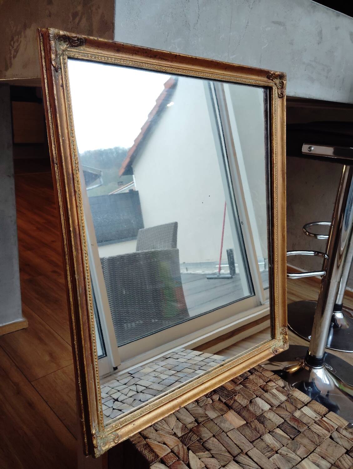 Miroir en bois, doré à la feuille d'or.