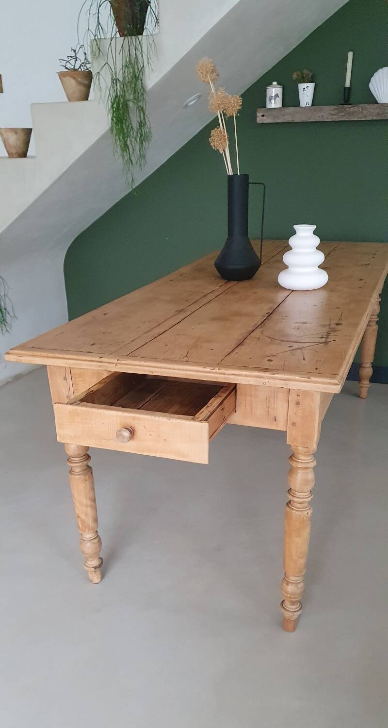Farmhouse table