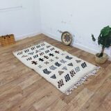 Azilal Berber rug in handmade wool 180 X 105 CM
