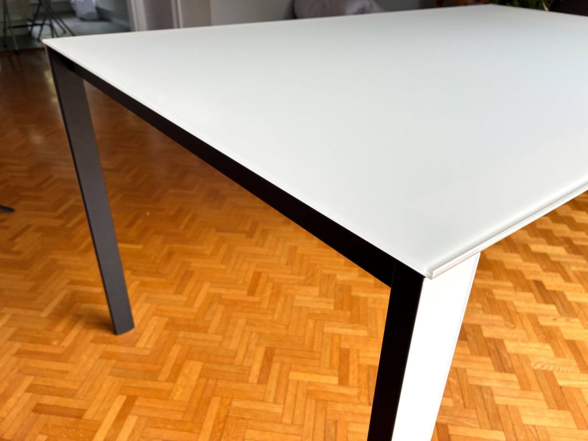 Table extensible Thin-K verre dépoli blanc