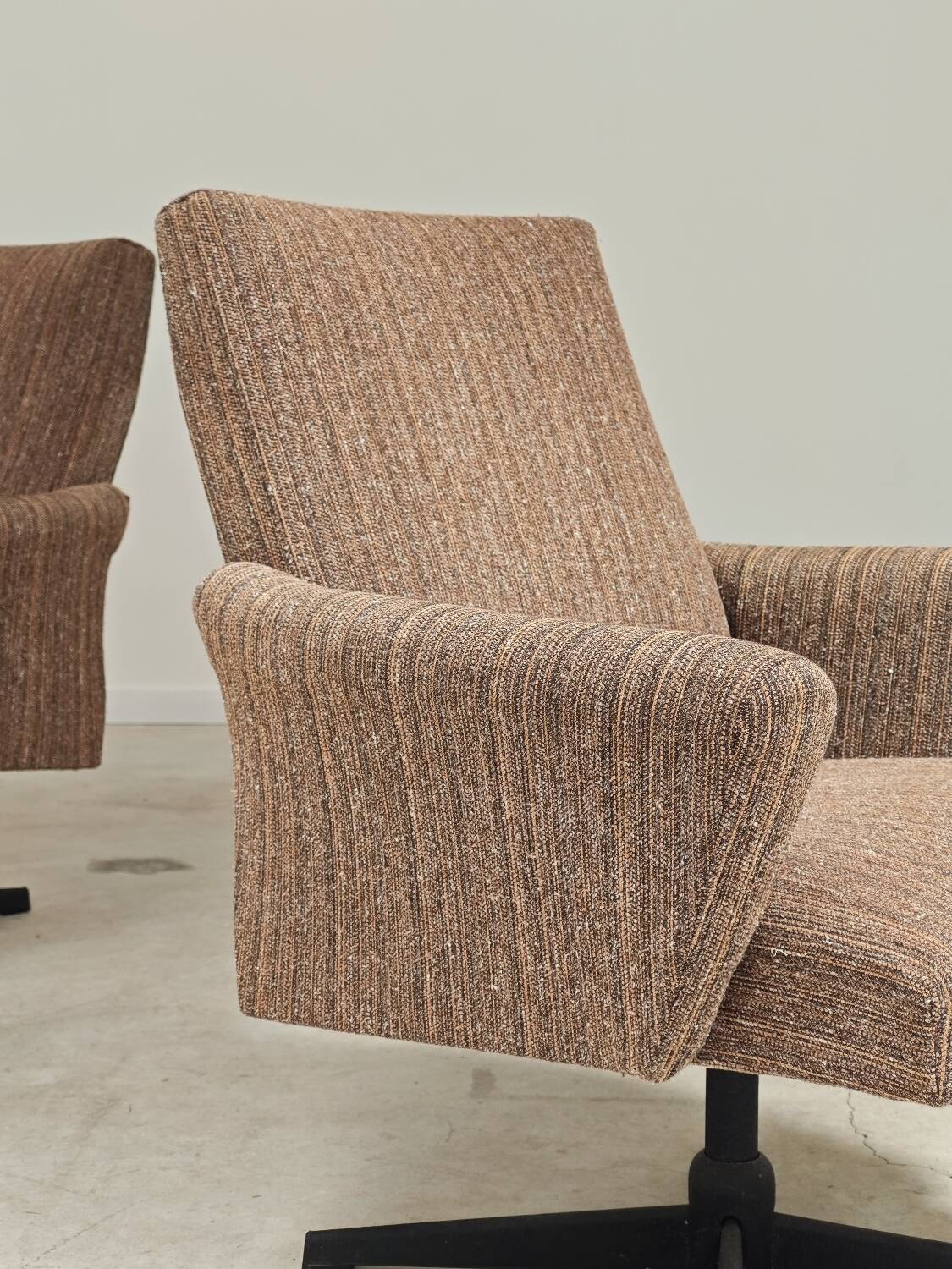 Paire de fauteuils pivotant Tchécoslovaquie 1960