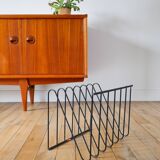 Black metal magazine rack Design attributed to François Arnal for Atelier A Made in France 1970