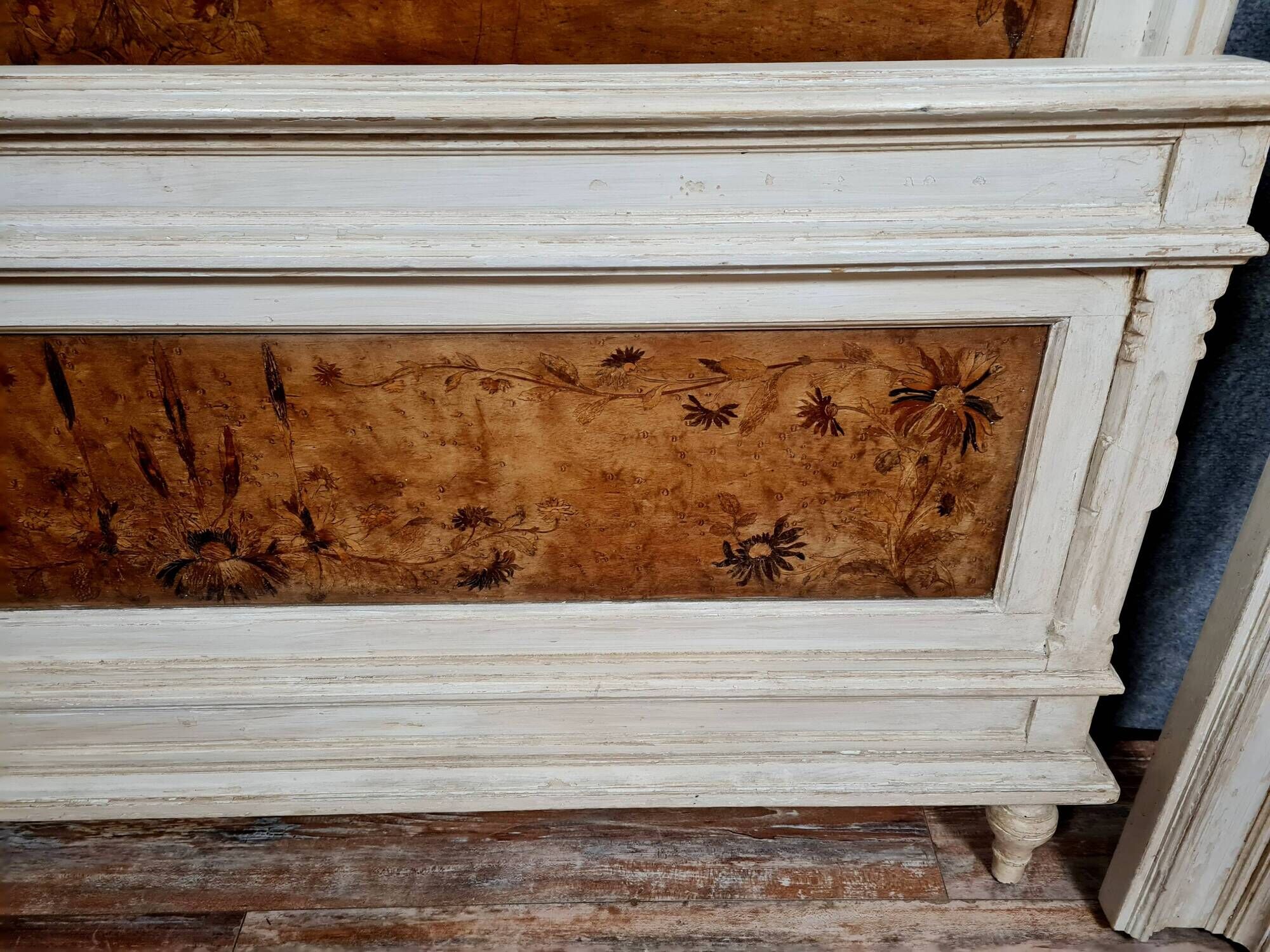 School of Nancy in the spirit of Majorelle: magnificent center bed in lacquer and marquetry