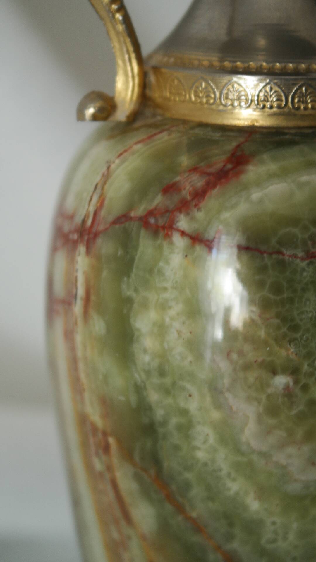 Amphore en onyx et etain vintage