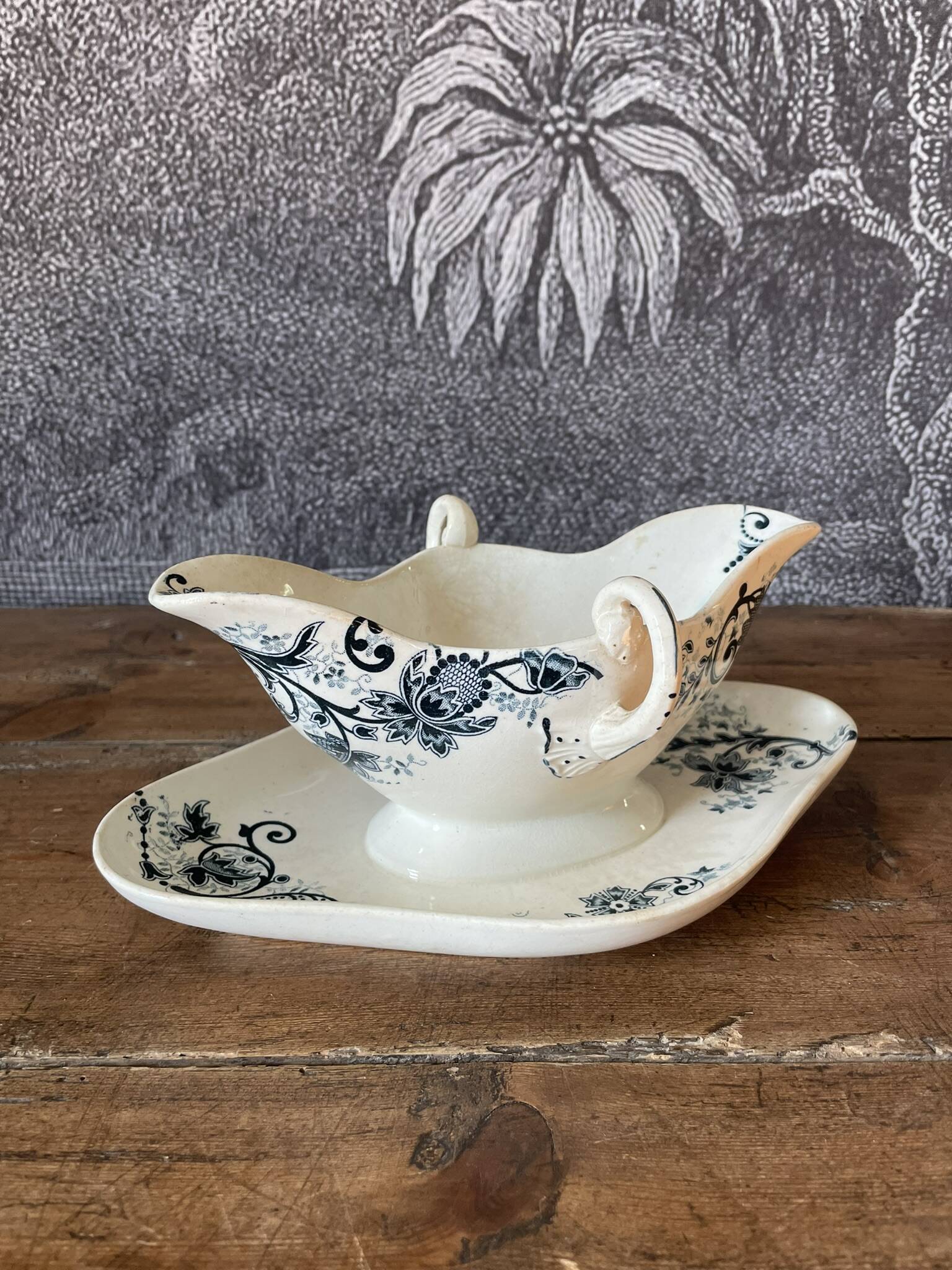 Iron earth sauceboat Franco-English Company