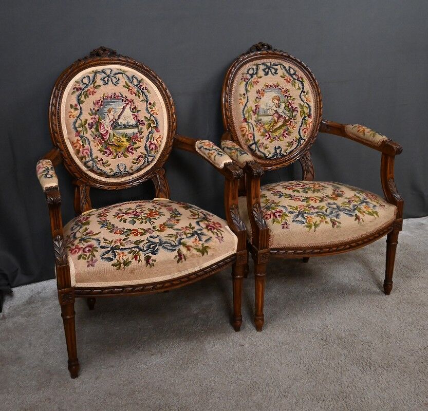 Paire de fauteuils en hêtre, style Louis XVI – début XXe