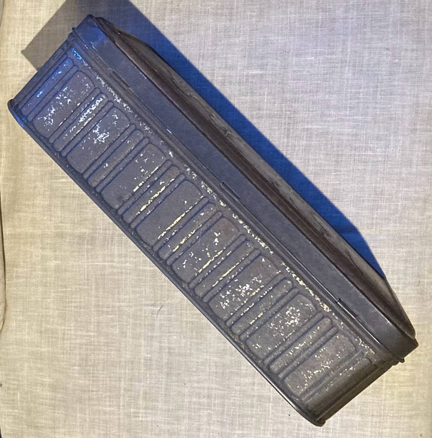 Cake tin from the early 20th century with embossed designs