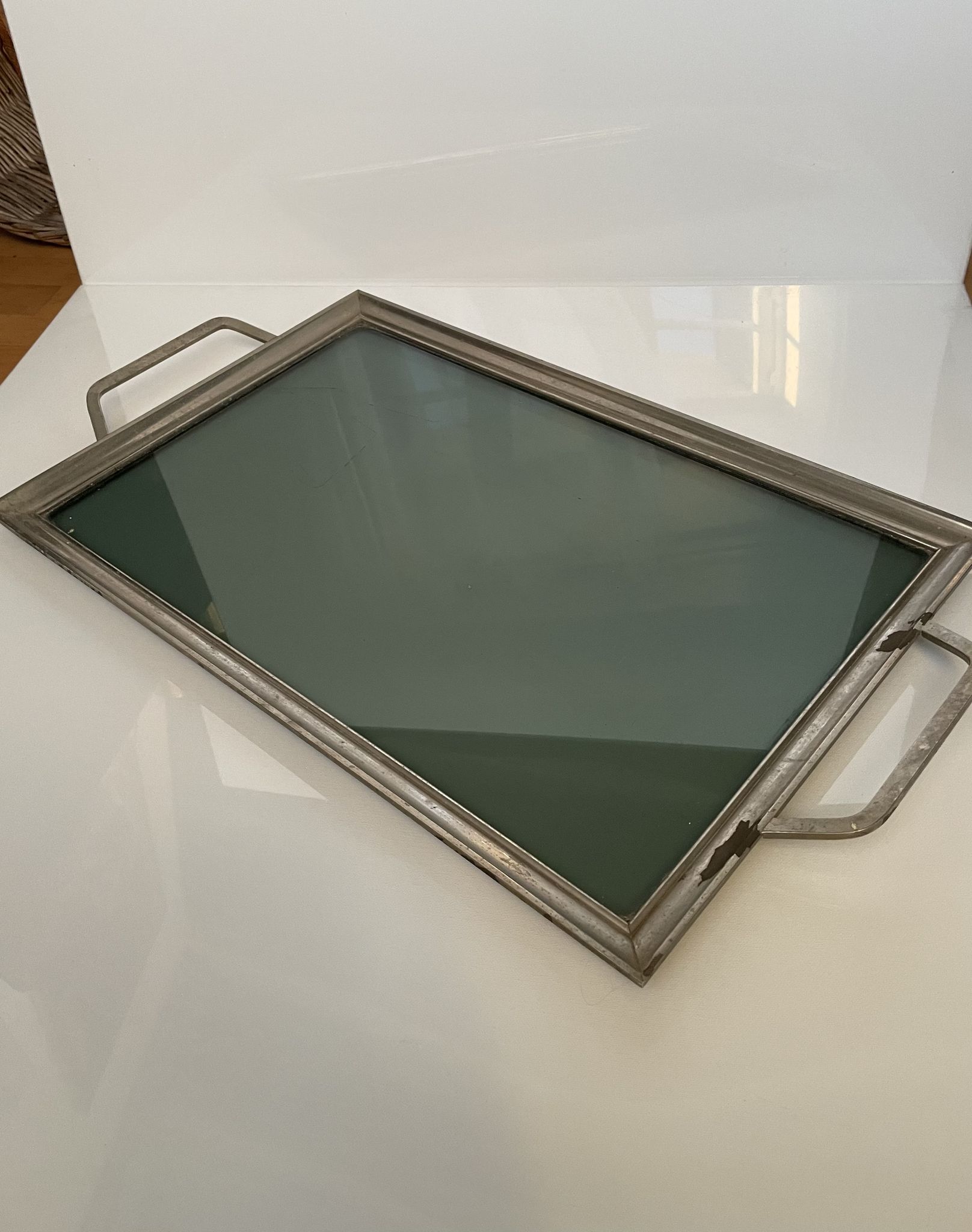 Plateau art deco bronze argenté verre anses rayé