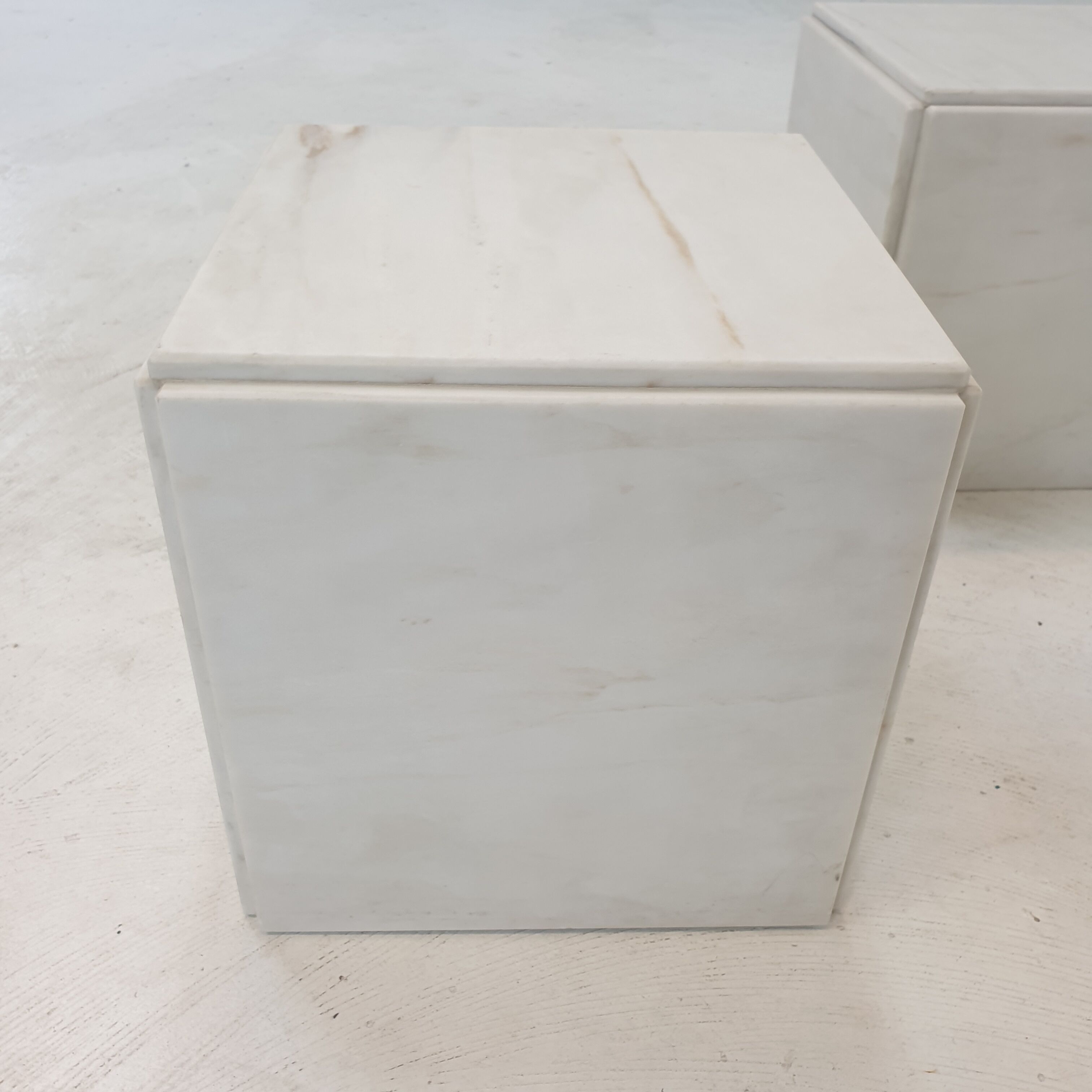 Set of 2 italian marble pedestals or side tables, 1980's