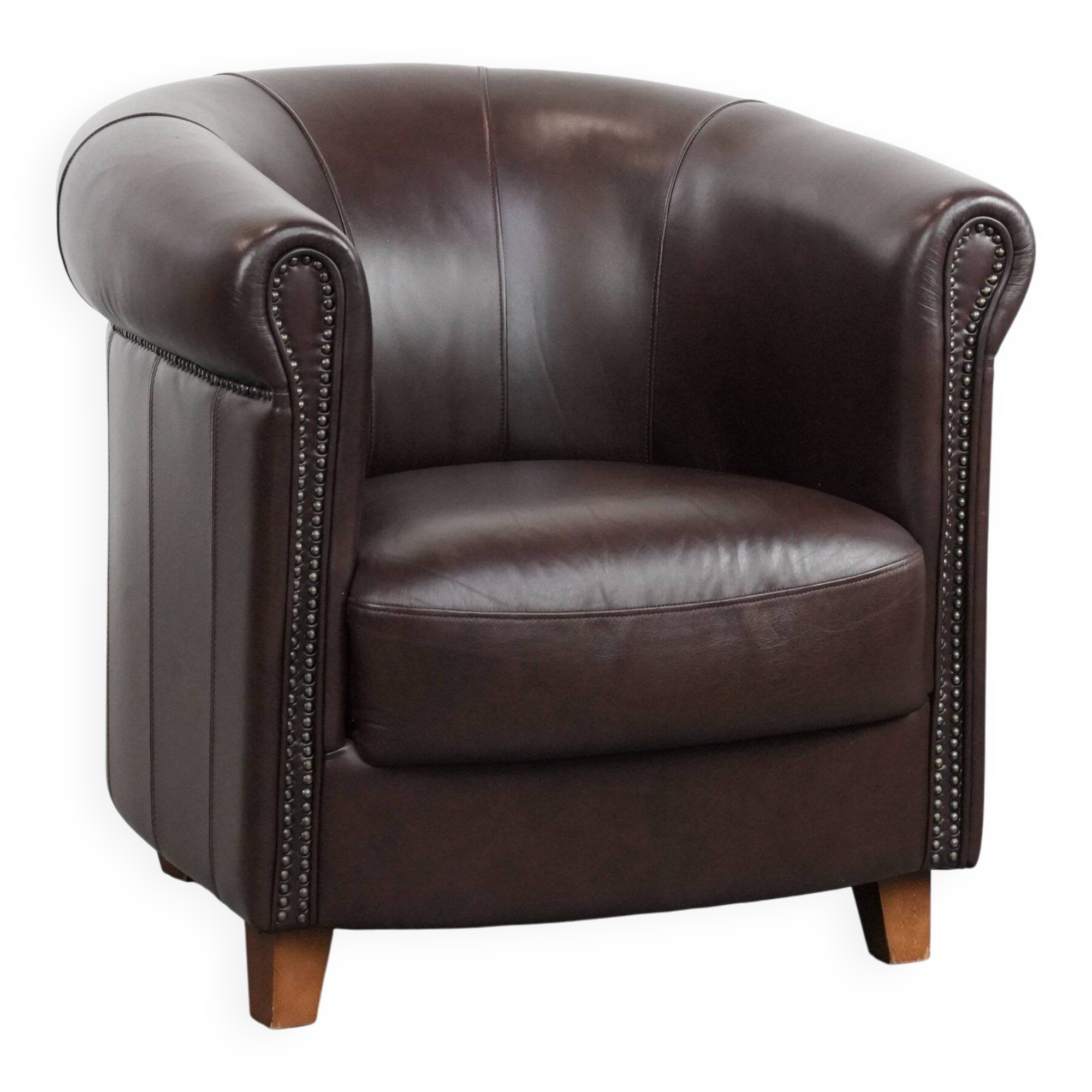 English style round leather club chair in very good condition