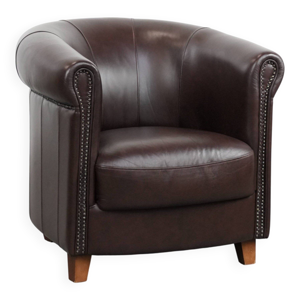 Fauteuil club en cuir rond de style anglais en très bon état.