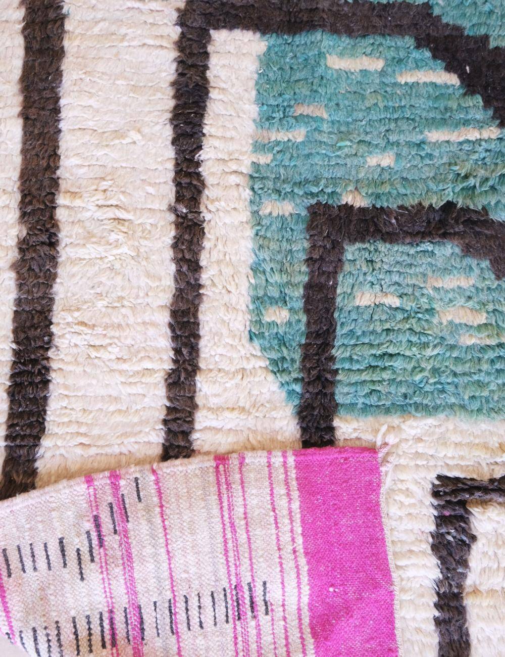 Contemporary Moroccan Rug - 378 x 242 cm