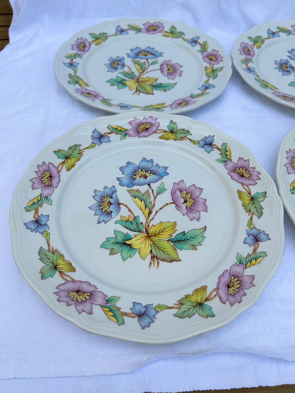 Set of 4 Moulins des Loups flat plates