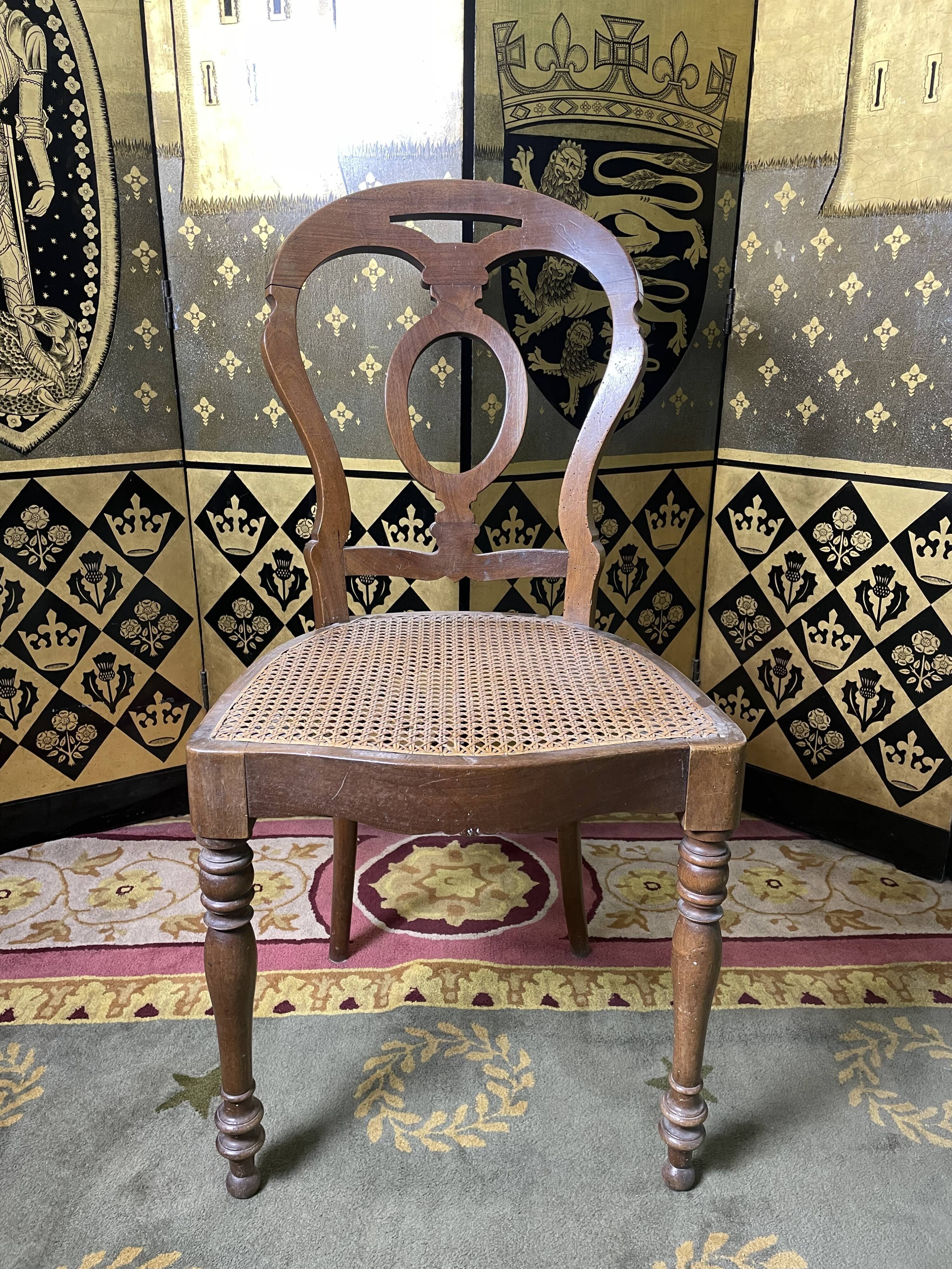 Suite of 12 Louis Philippe period chairs in walnut and canning