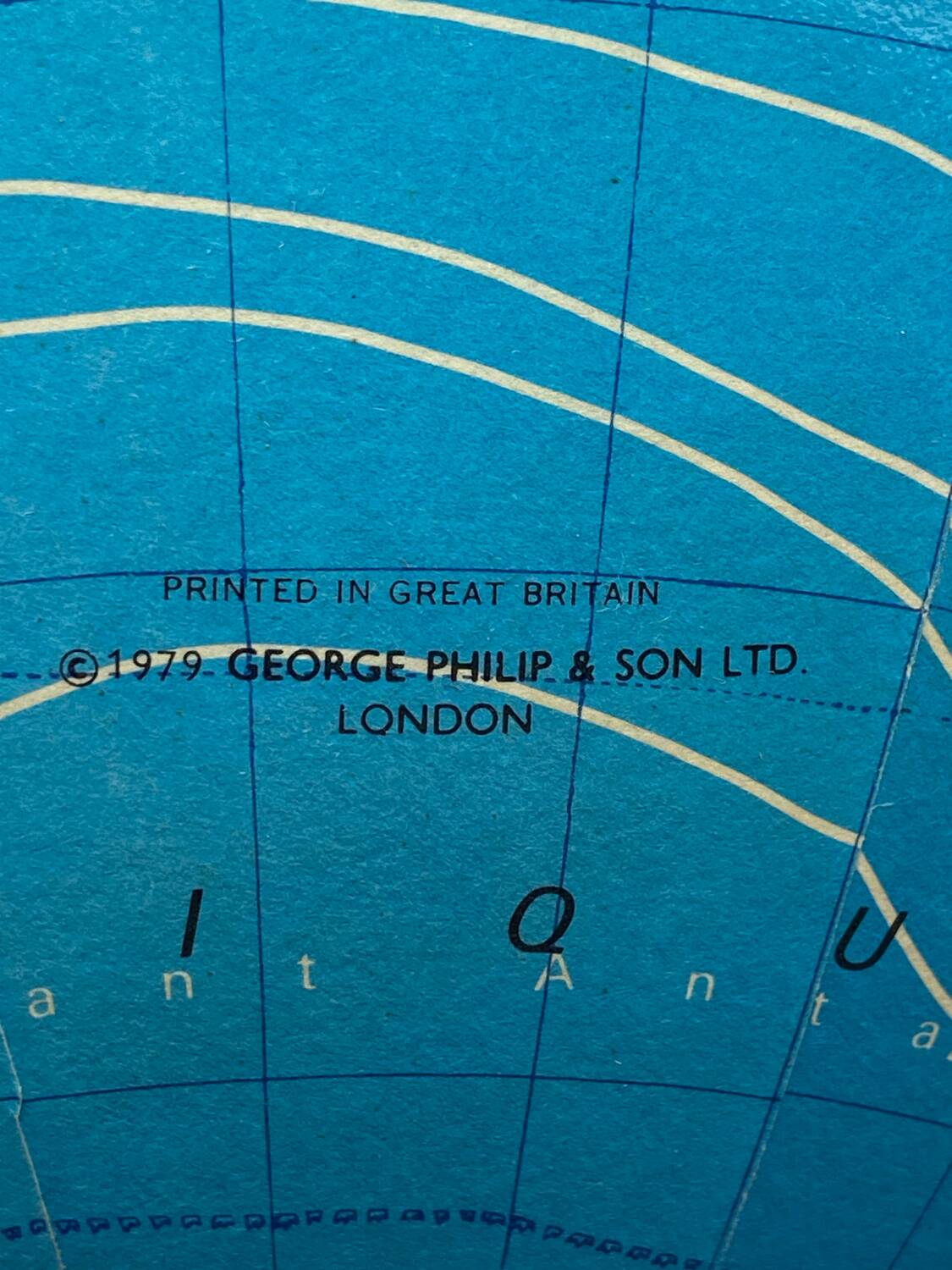 Vintage illuminated terrestrial globe / Taride / 1979
