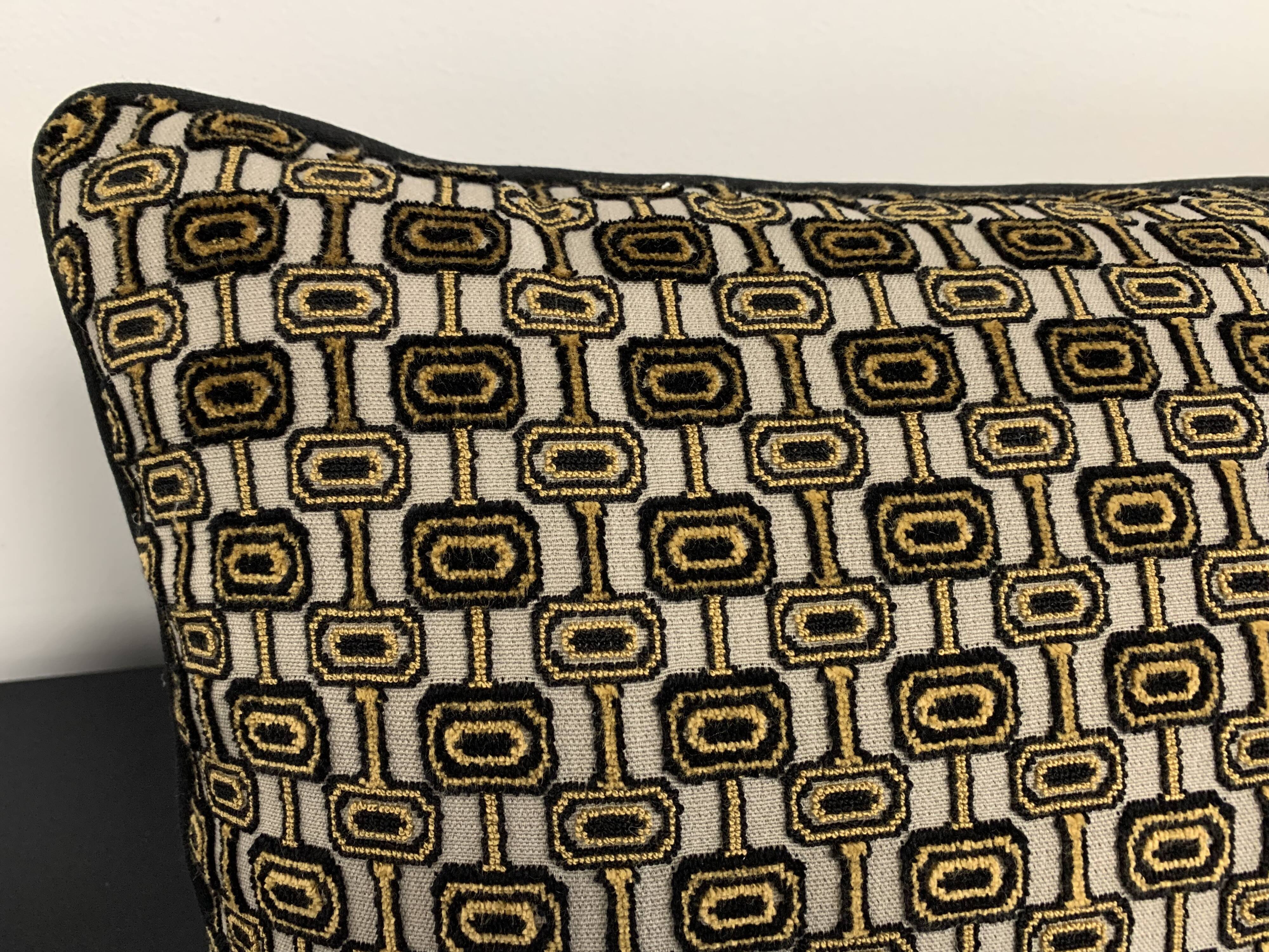 Gaston y Daniela long decorative cushion