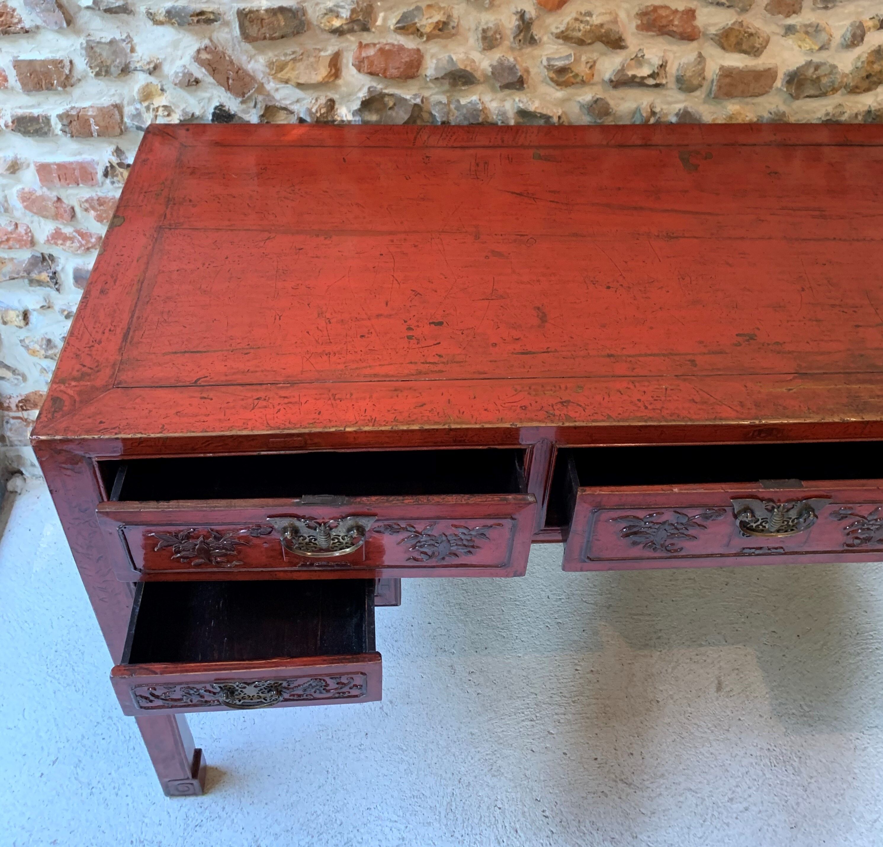 Ancient Chinese red laqué desk