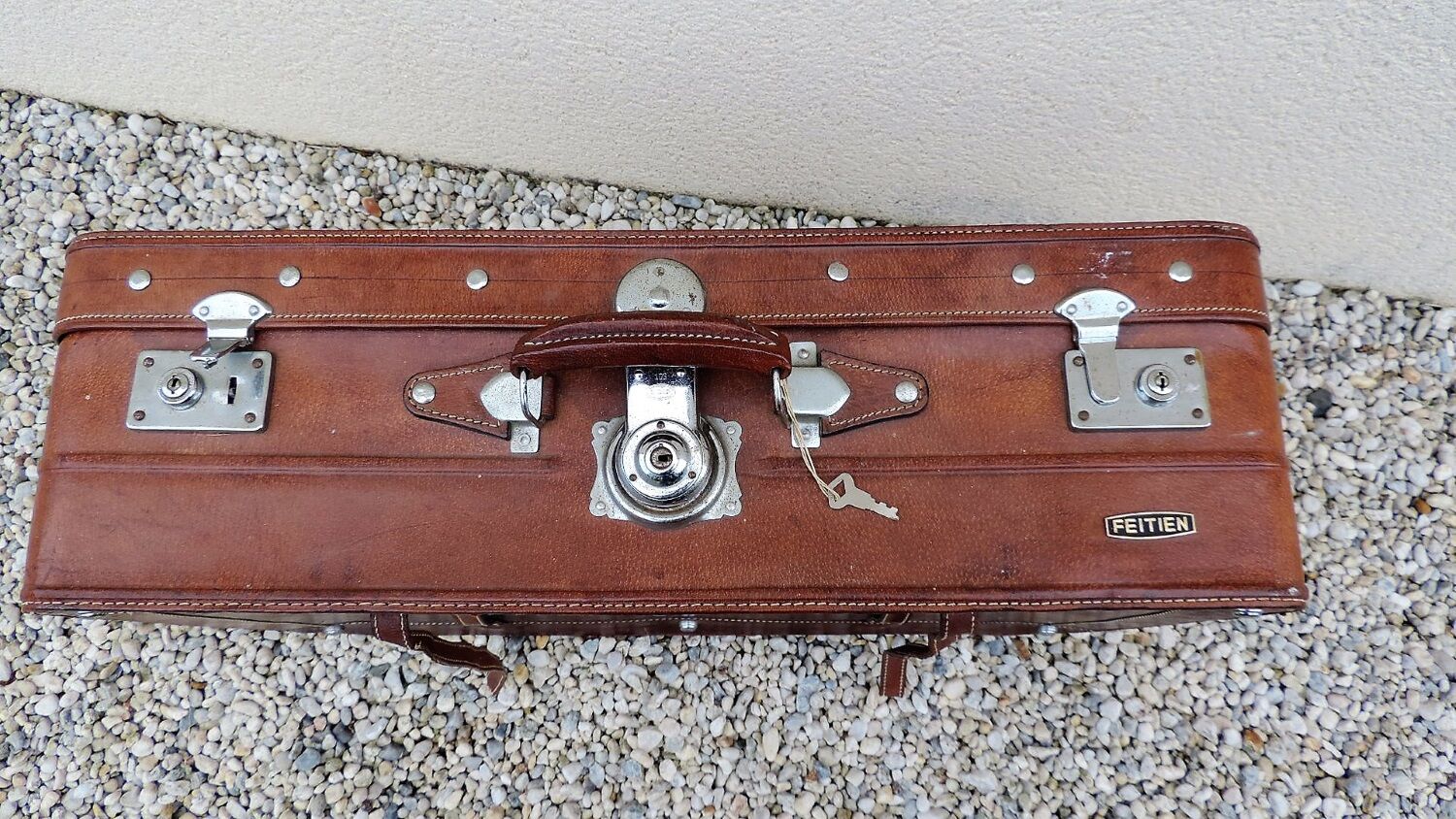 Valise  ancienne en cuir Feiten
