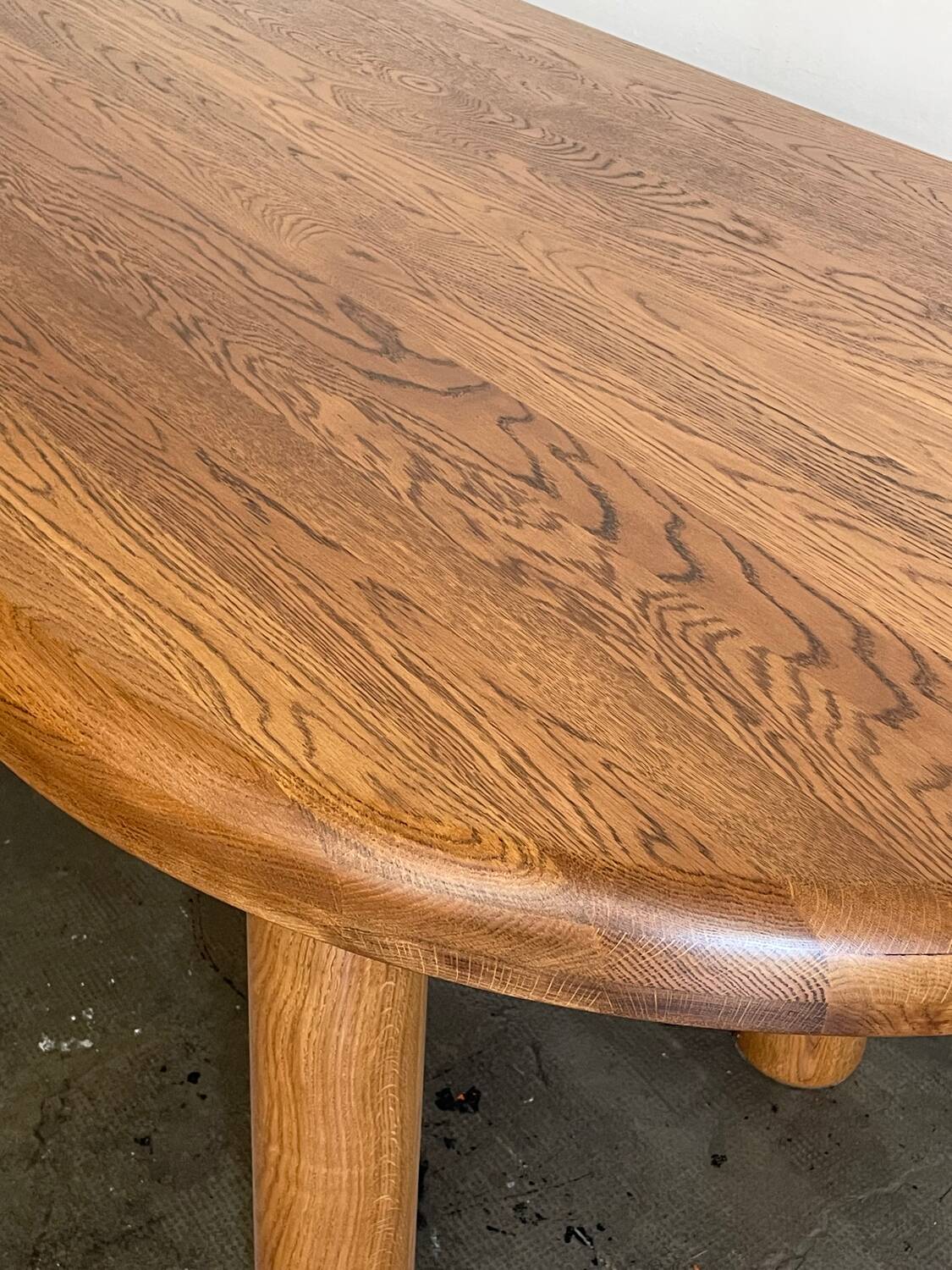 Grande table à manger en chêne massif. Années 1970