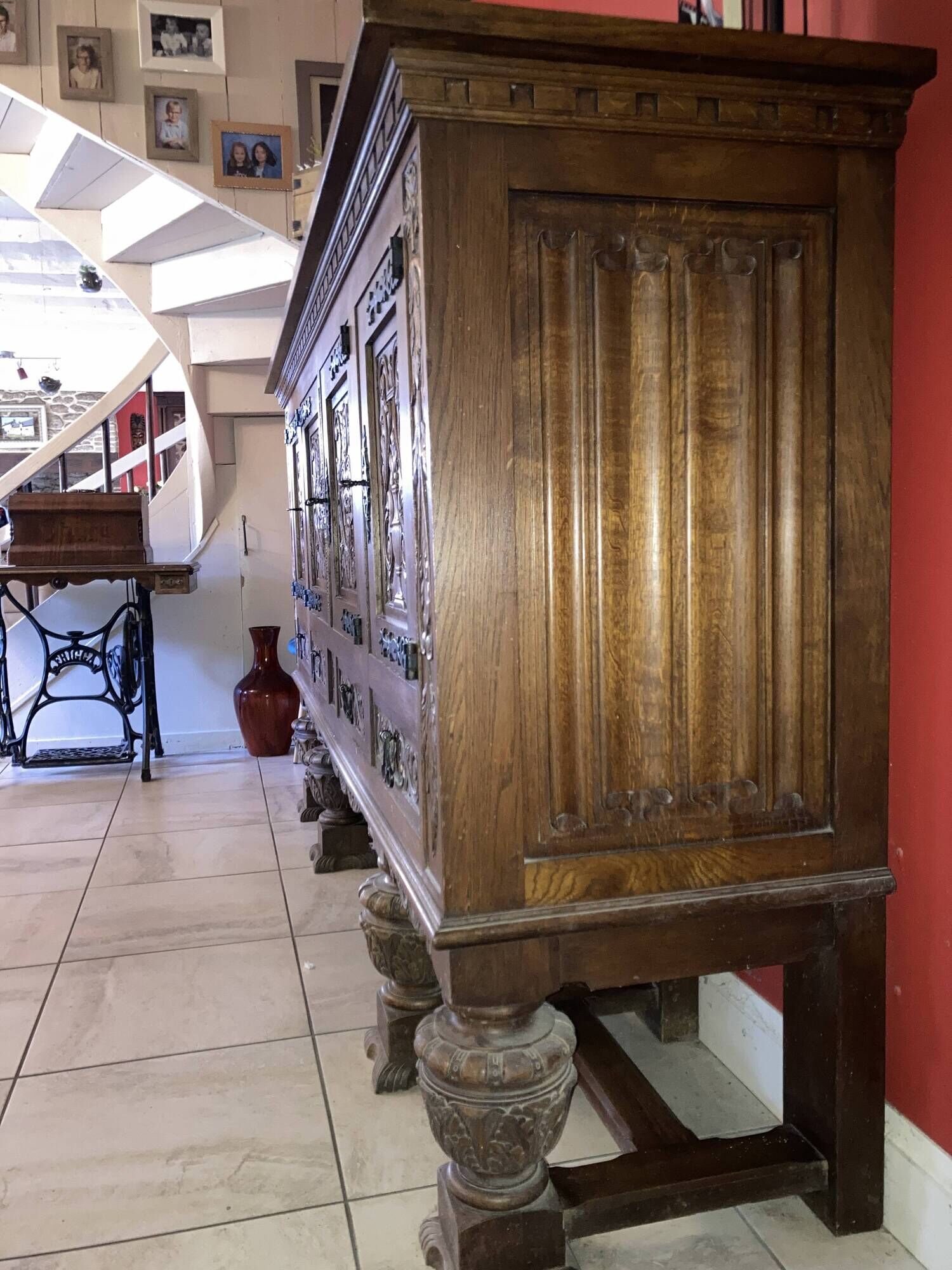 Buffet in the style of Italian Renaissance.