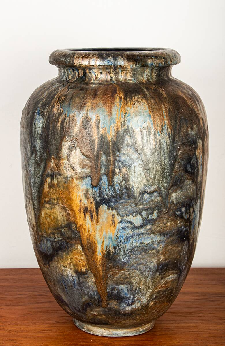 Large Art Deco vase, in glazed and iridescent blue stoneware, by Roger Guérin 1930.