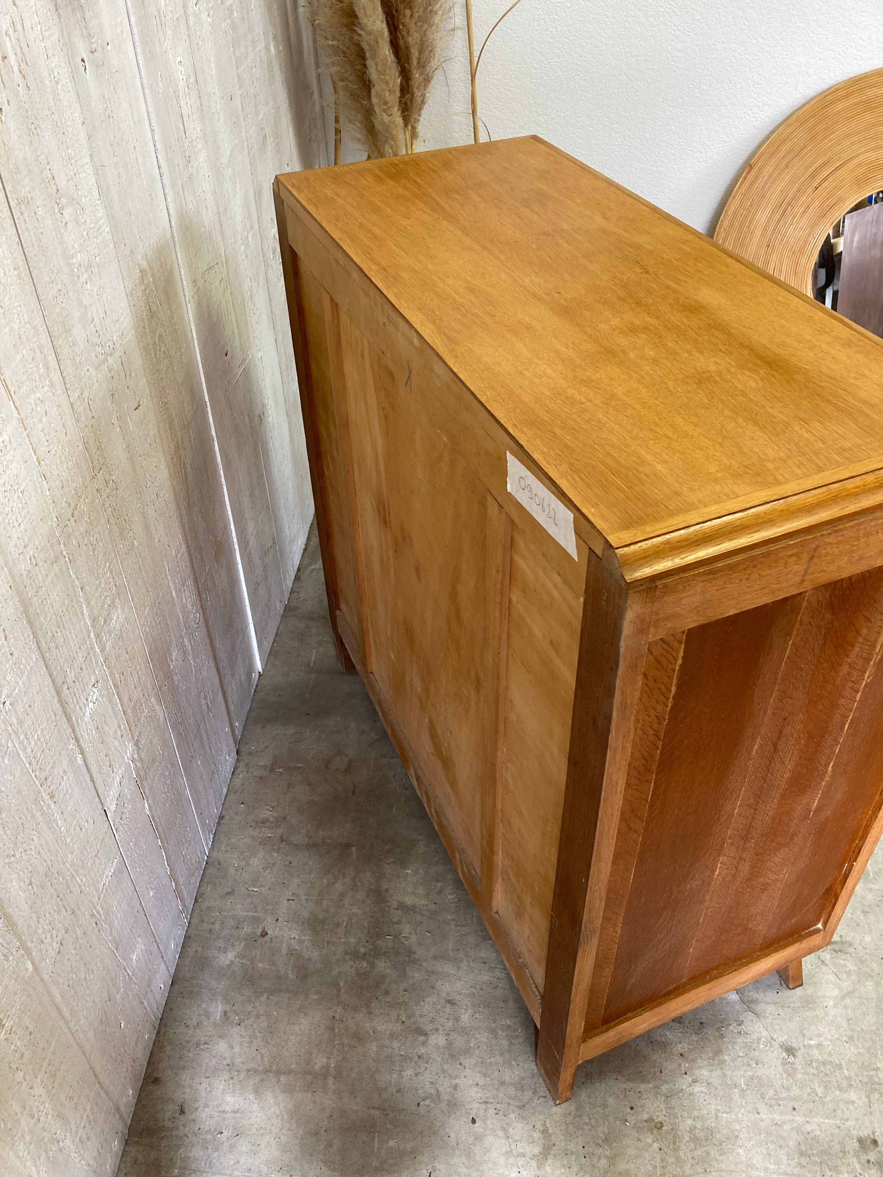 Commode vintage aux pieds compas