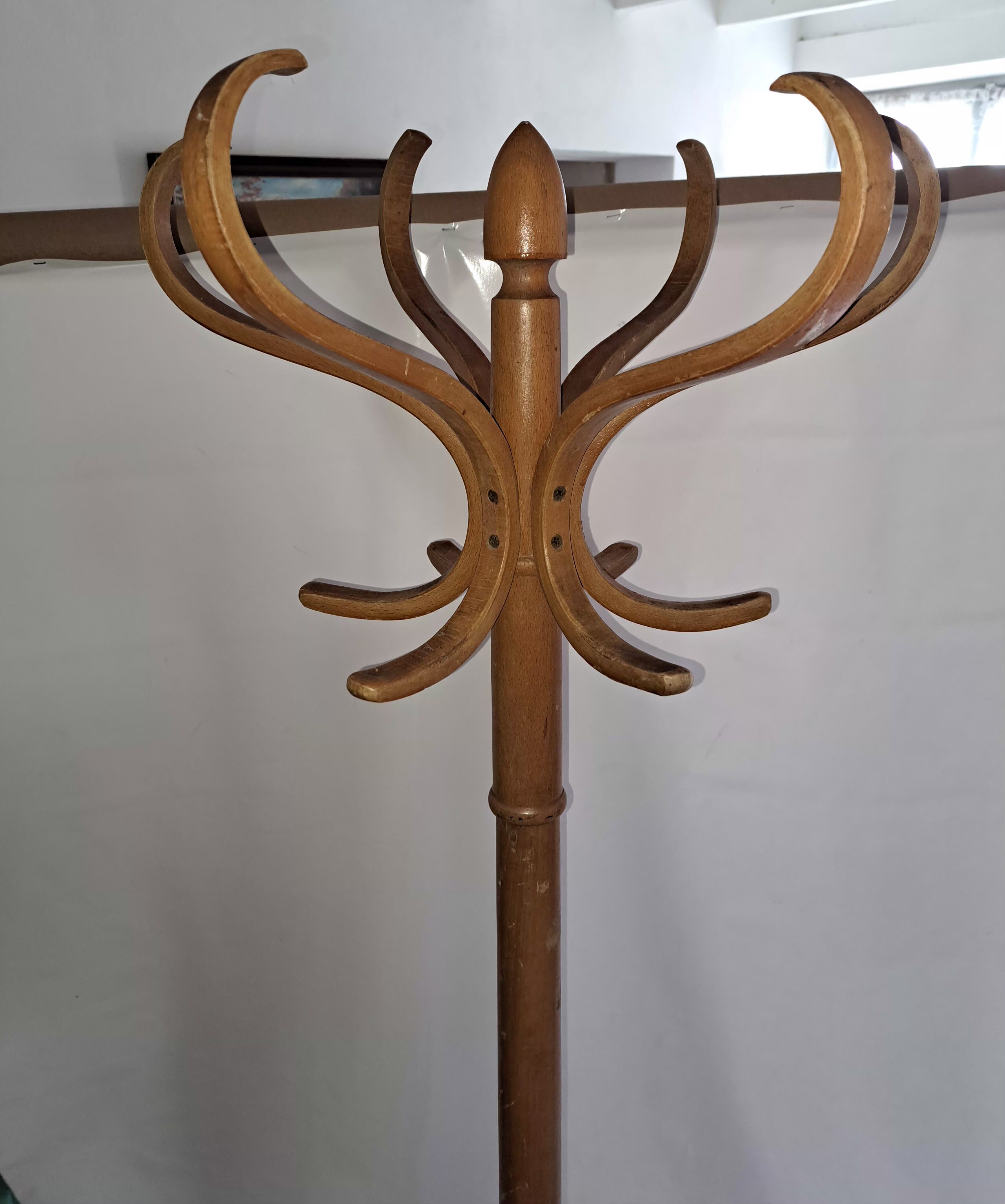 Parrot coat rack. Baumann.