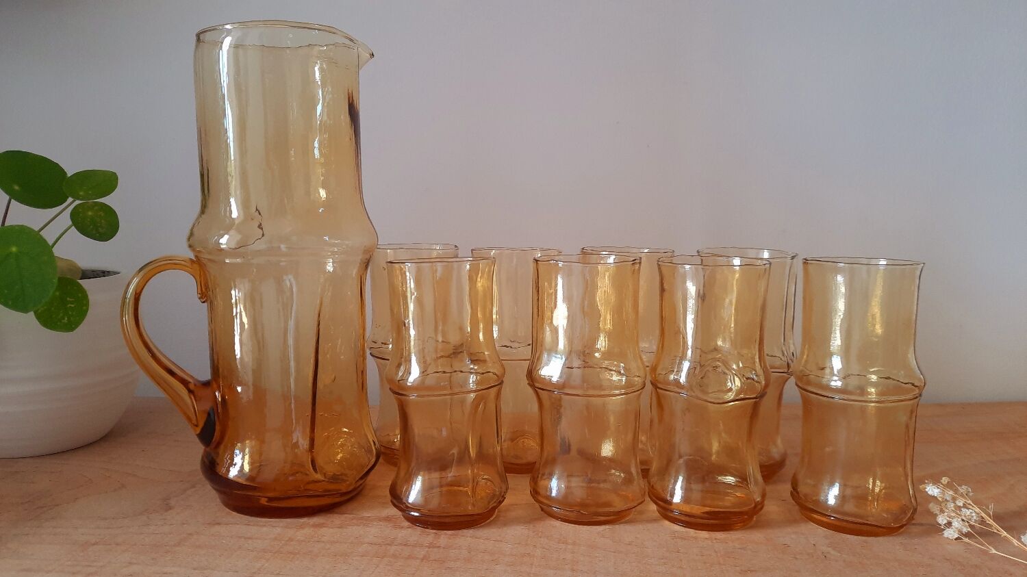 Vintage amber orangeade service