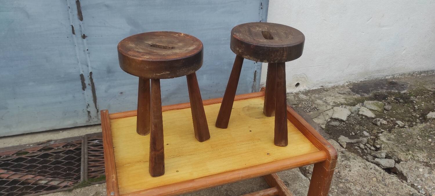 Paire de tabourets de ferme traite rustiques campagnards