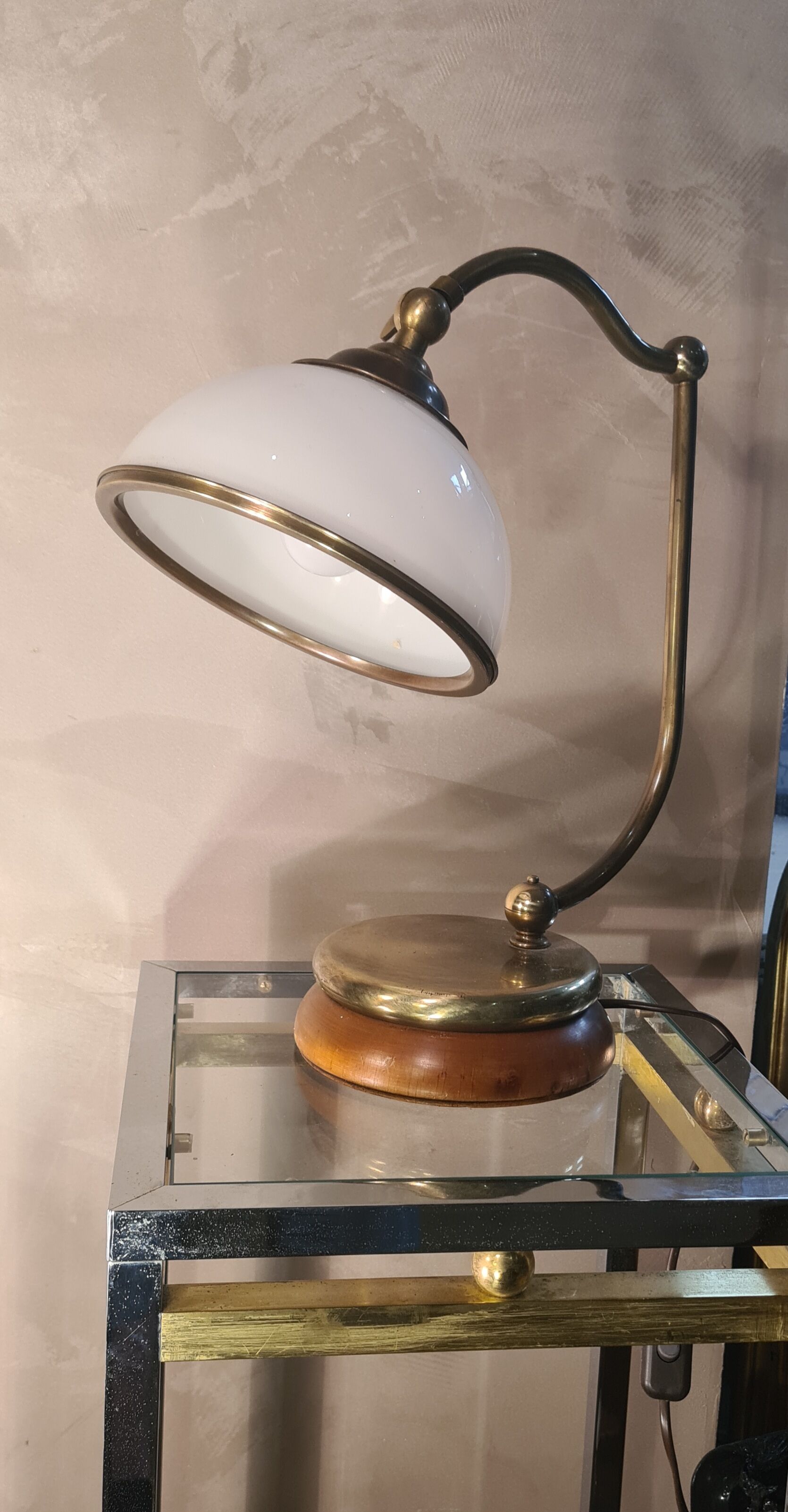 Adjustable brass lamp with wooden base and opaline with strapping 39x33