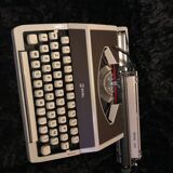80s typewriter brand Litton model royal 200