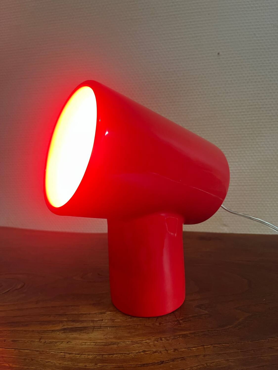 Designer table lamp in red ceramic from the 90s