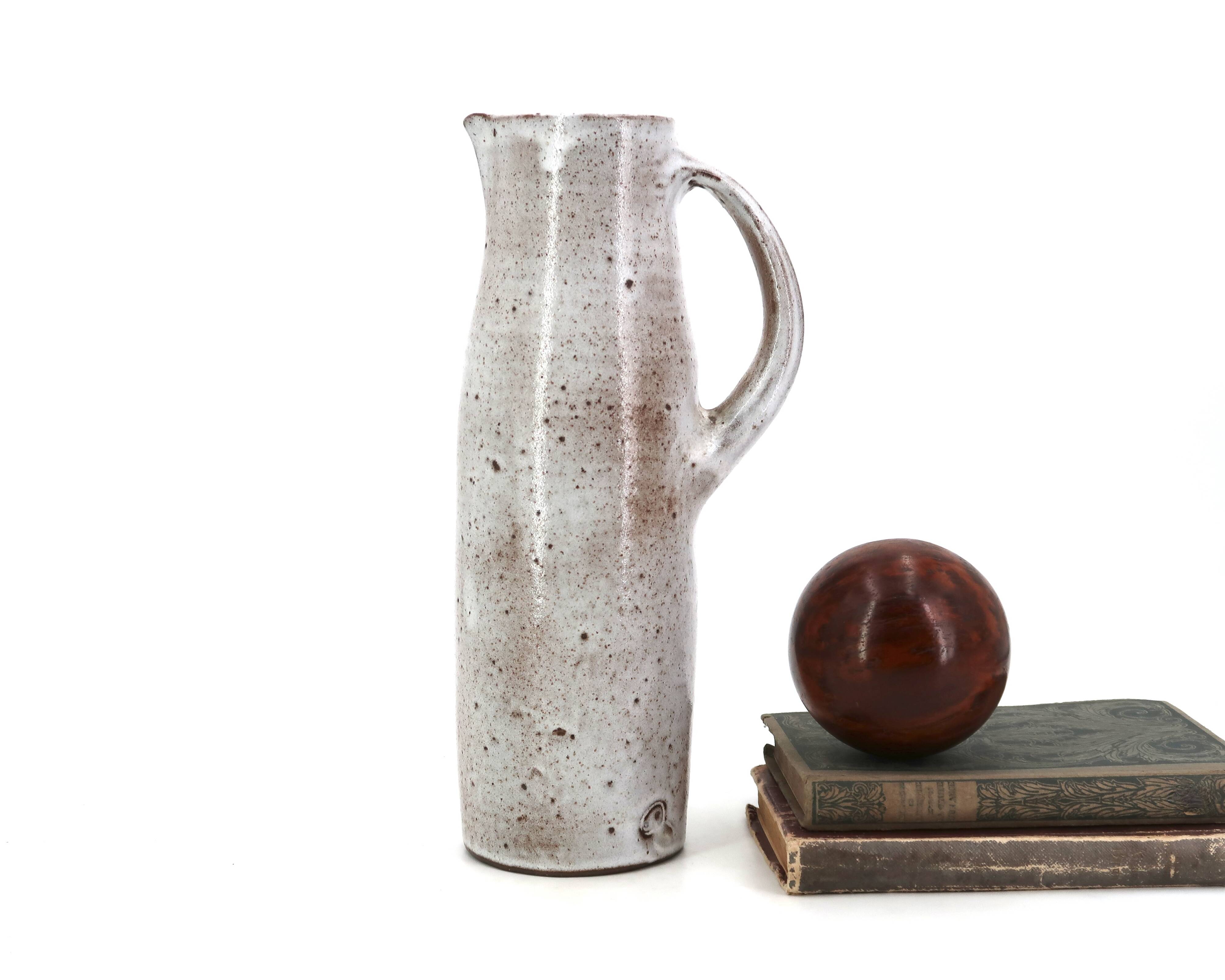 Pichet gris marron en grès de Jeanne et Norbert Pierlot, années 60