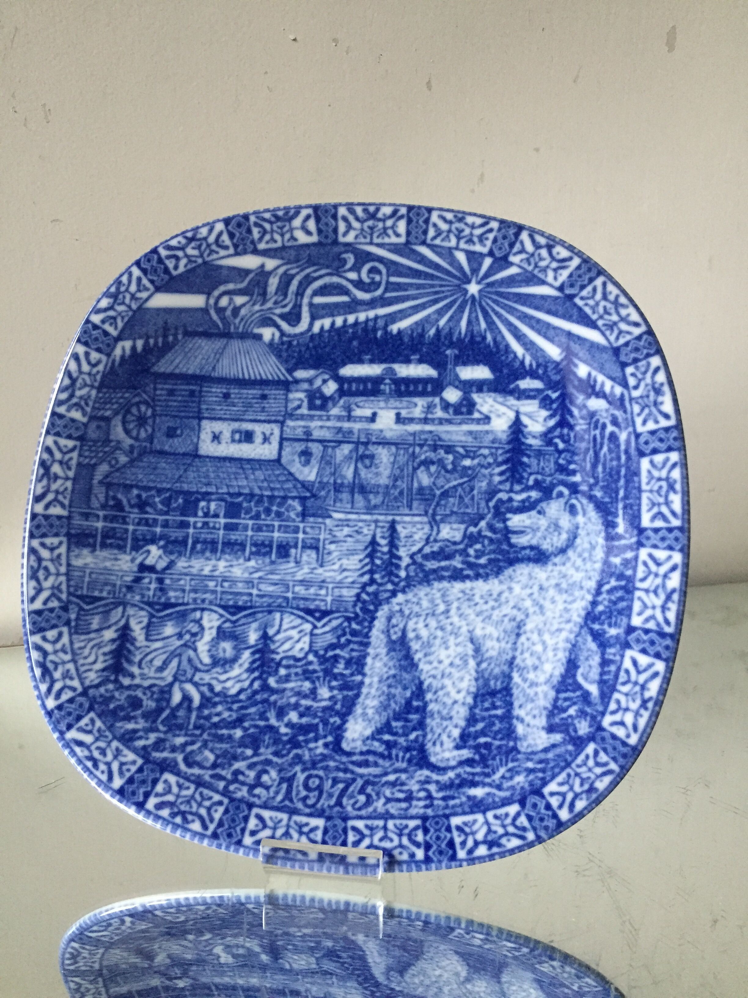 Decorative dish Gunnar Nylund for Rorstrand design 1975