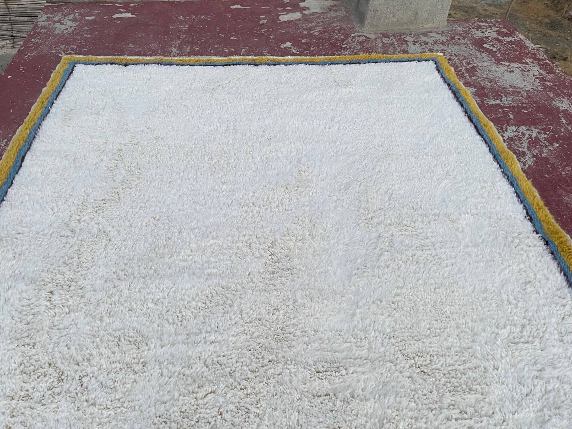 Large Moroccan Berber rug in cream 400x250 cm – yellow and blue border