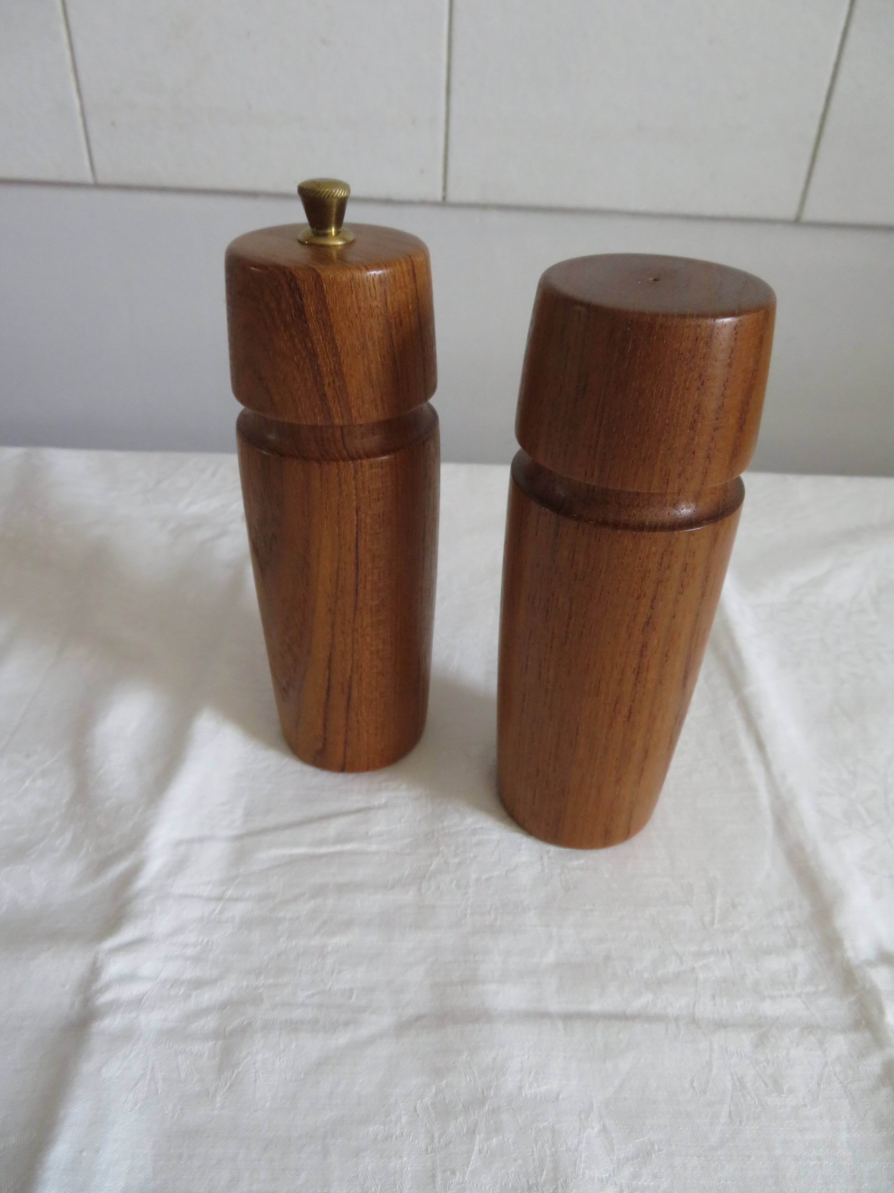 Teak salt and pepper shaker, Scandinavian style year 70s