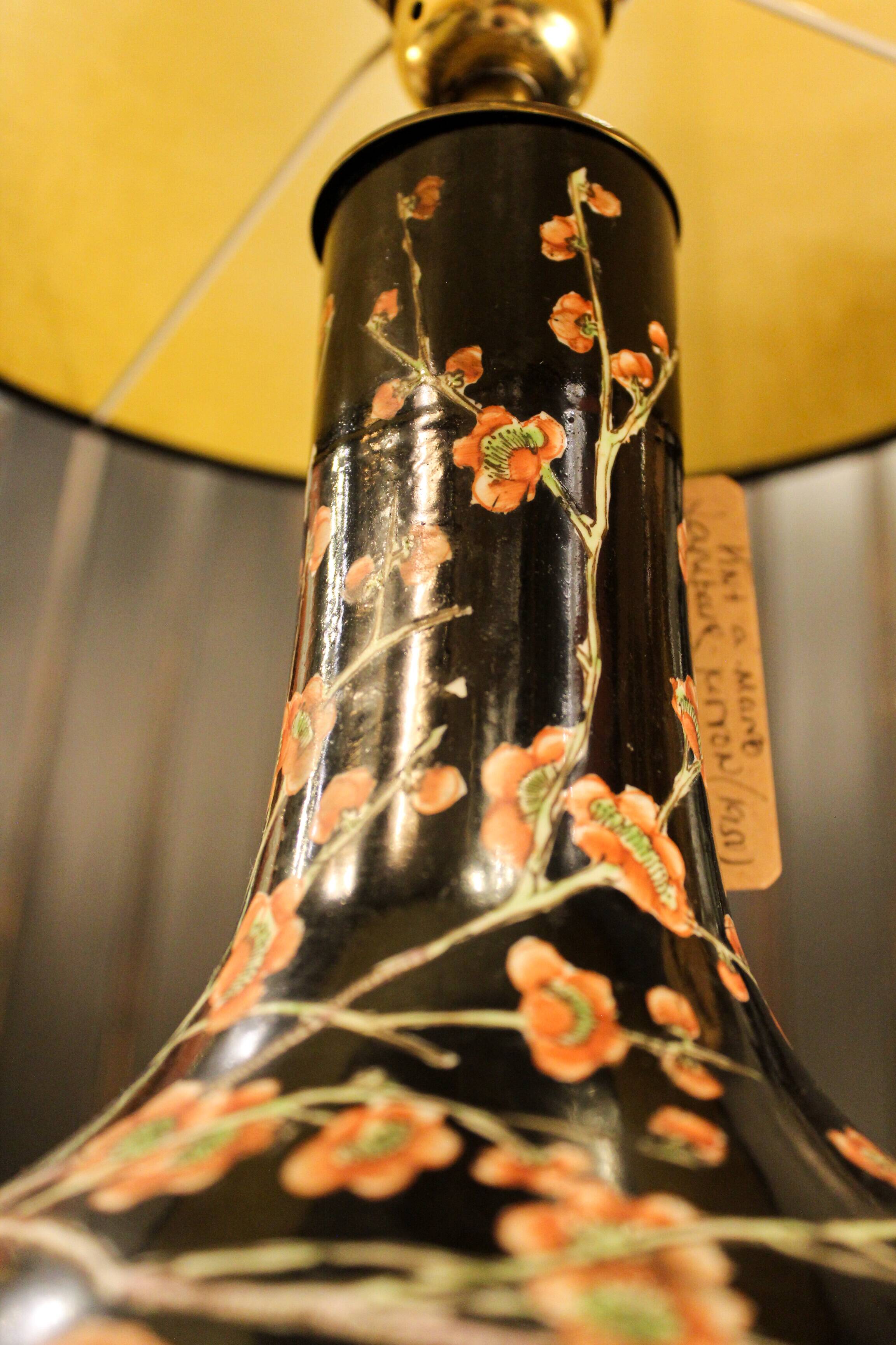 Pied de lampe fleurs de cerisier en porcelaine japonaise, années 50
