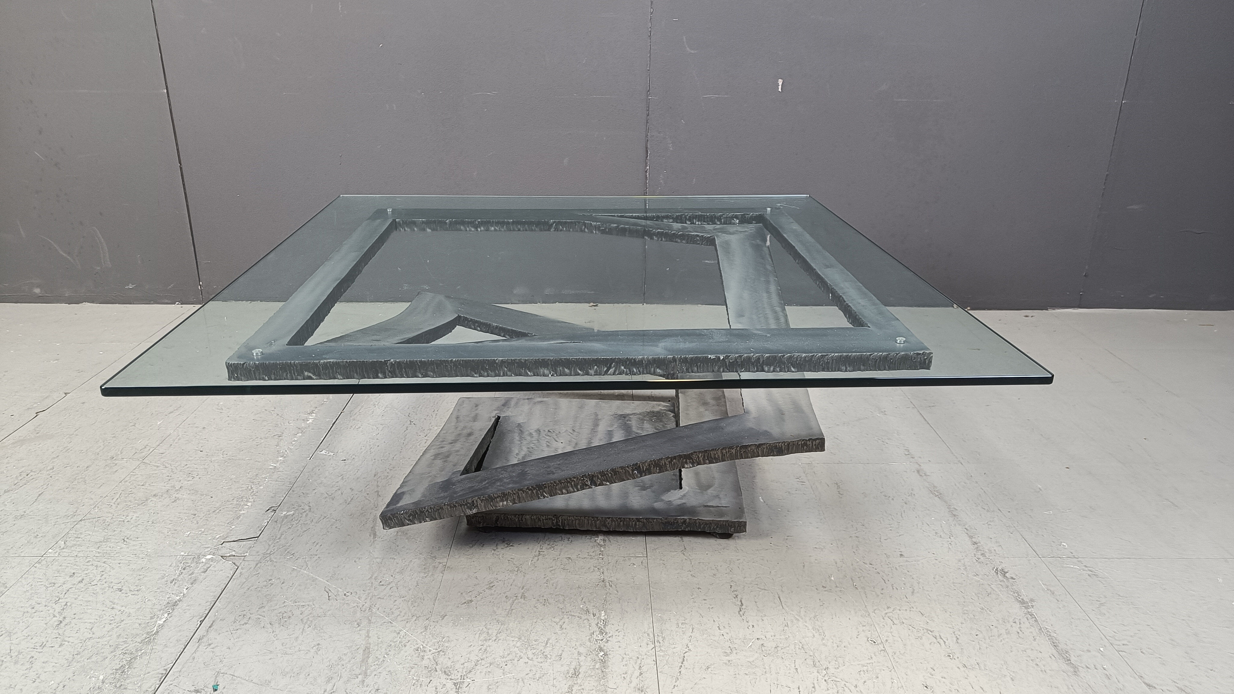 Table basse Fleur de Fer par Maurice Barilone, années 1980.