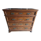Walnut chest of drawers