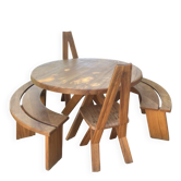 Table ronde + 2 chaises et 2 bancs arrondis adaptés la table