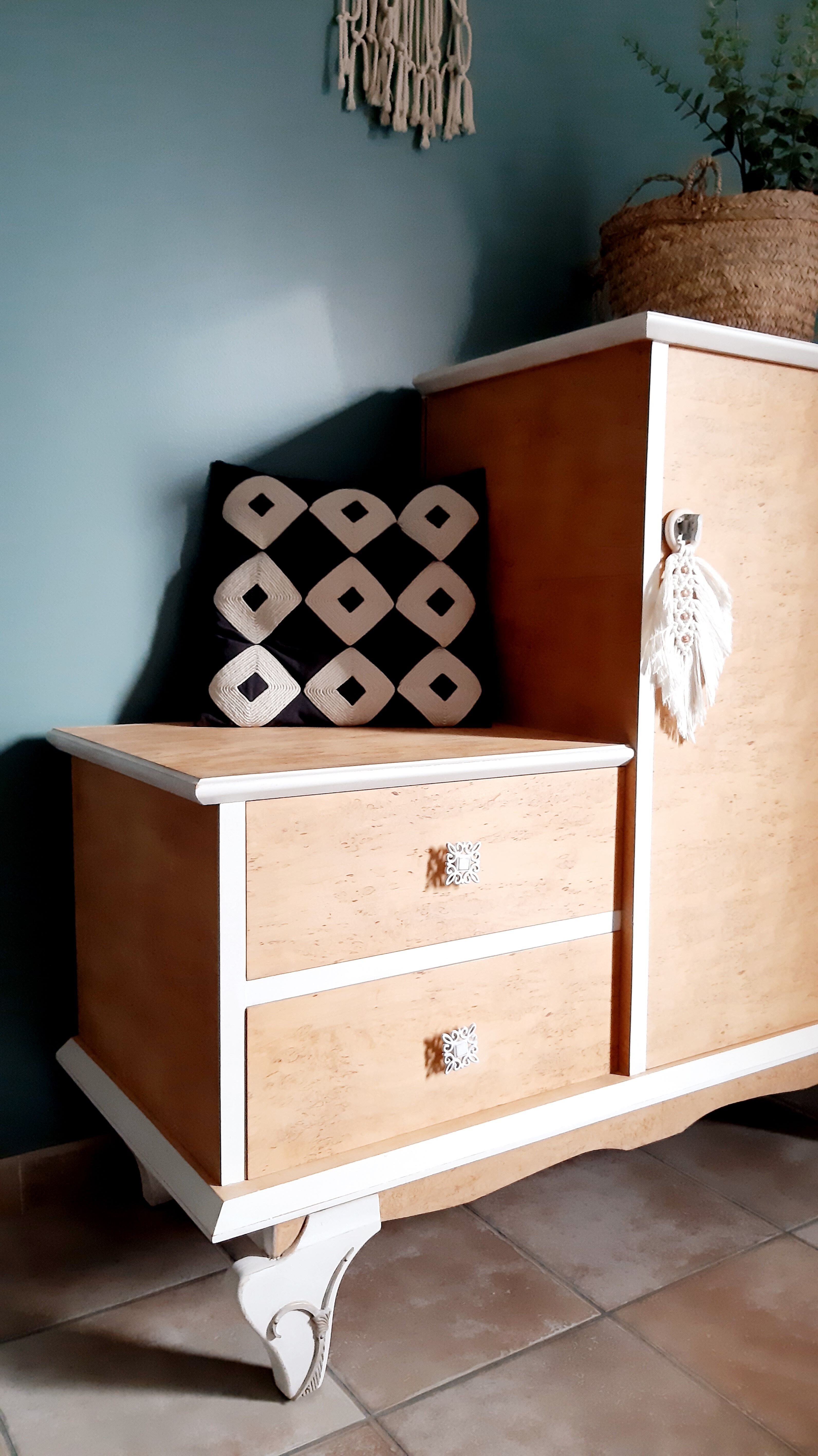 Storage cabinet entrance bohemian style