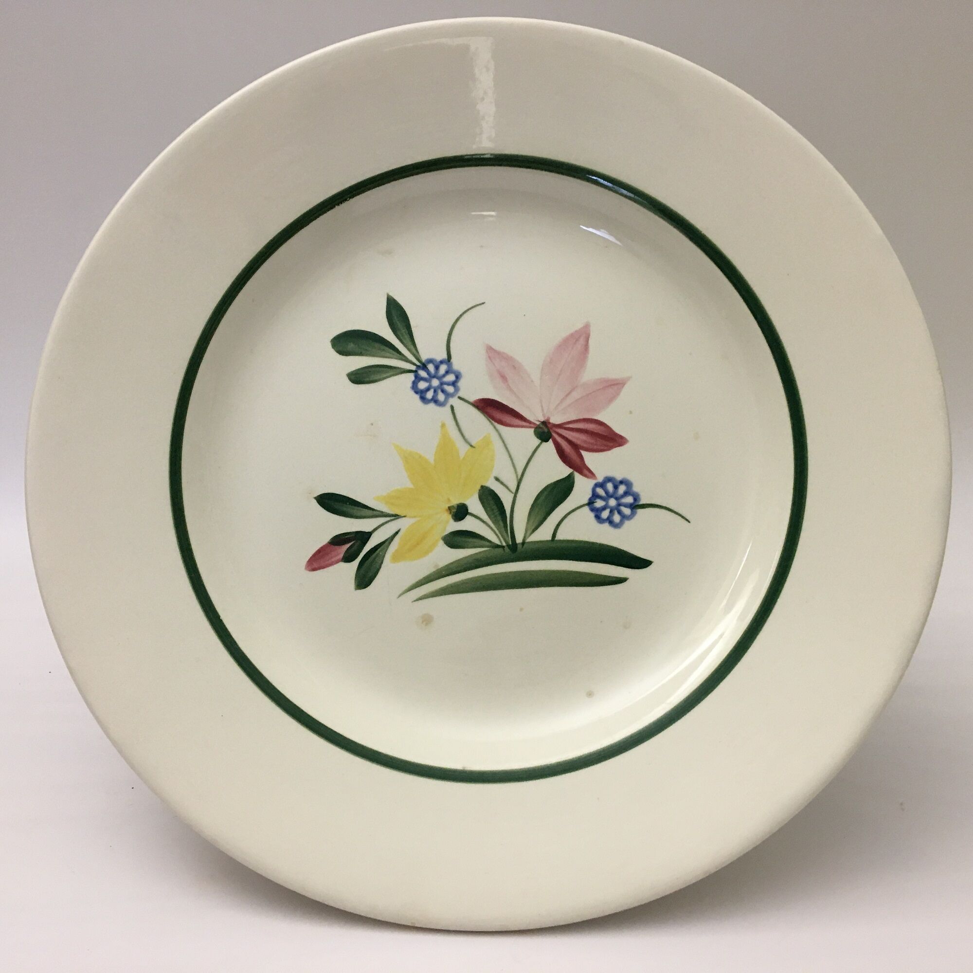 Round serving dish stamped "digoin sarreguemines" douglas model