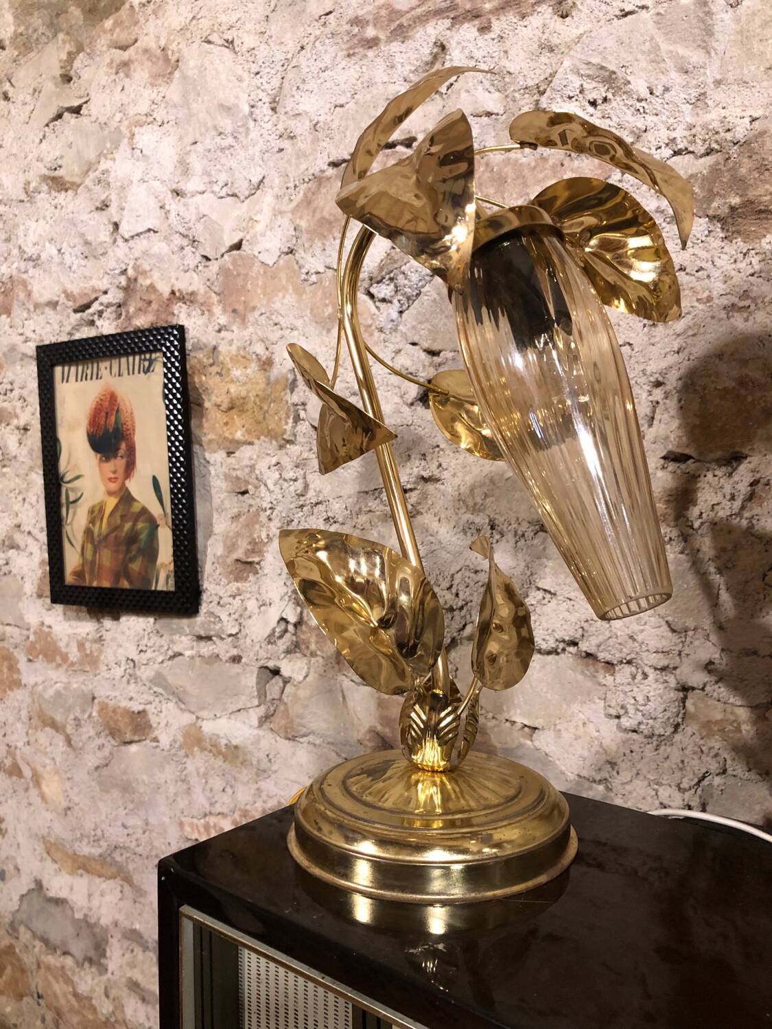 Golden foliage table lamp