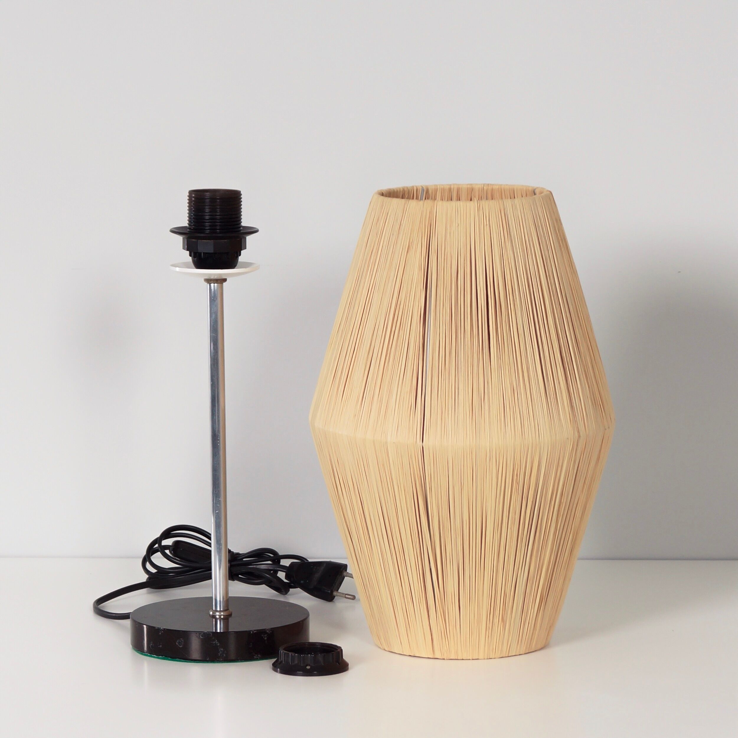 Vintage 60s table lamp with raffia shade and black marble base
