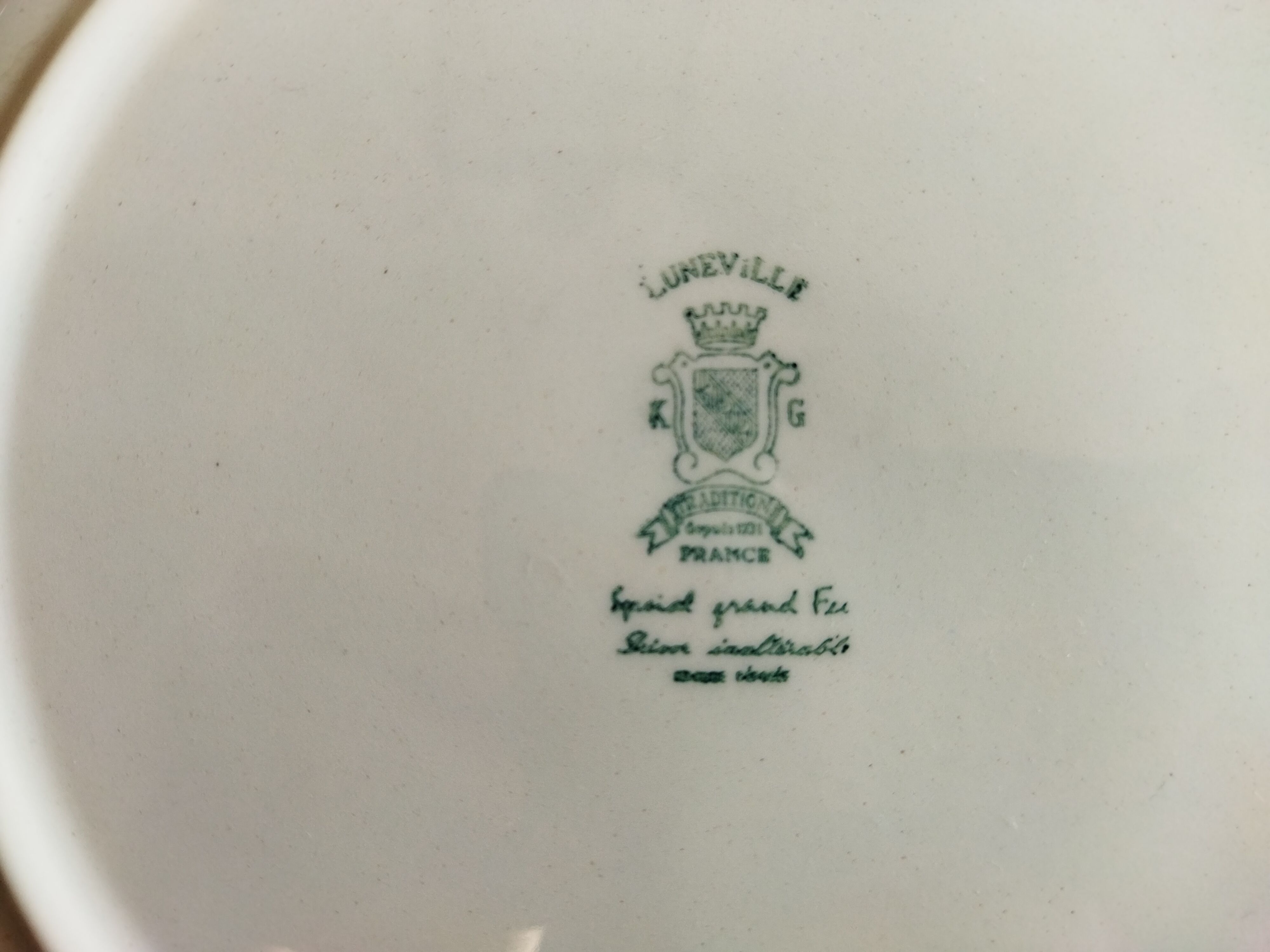 Six blue & white plates Gien, Villeroy & Boch, Sarreguemines, W.Adams (Tunstall) and K&G Luneville