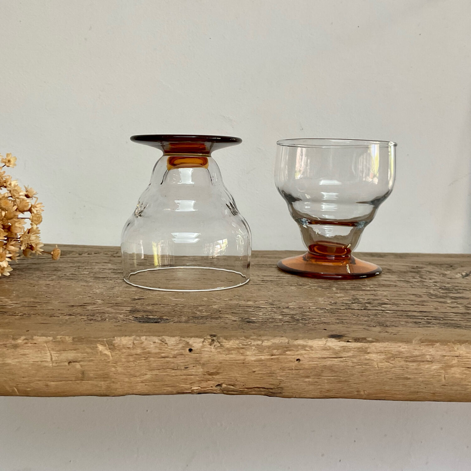 6 vintage glasses with amber feet