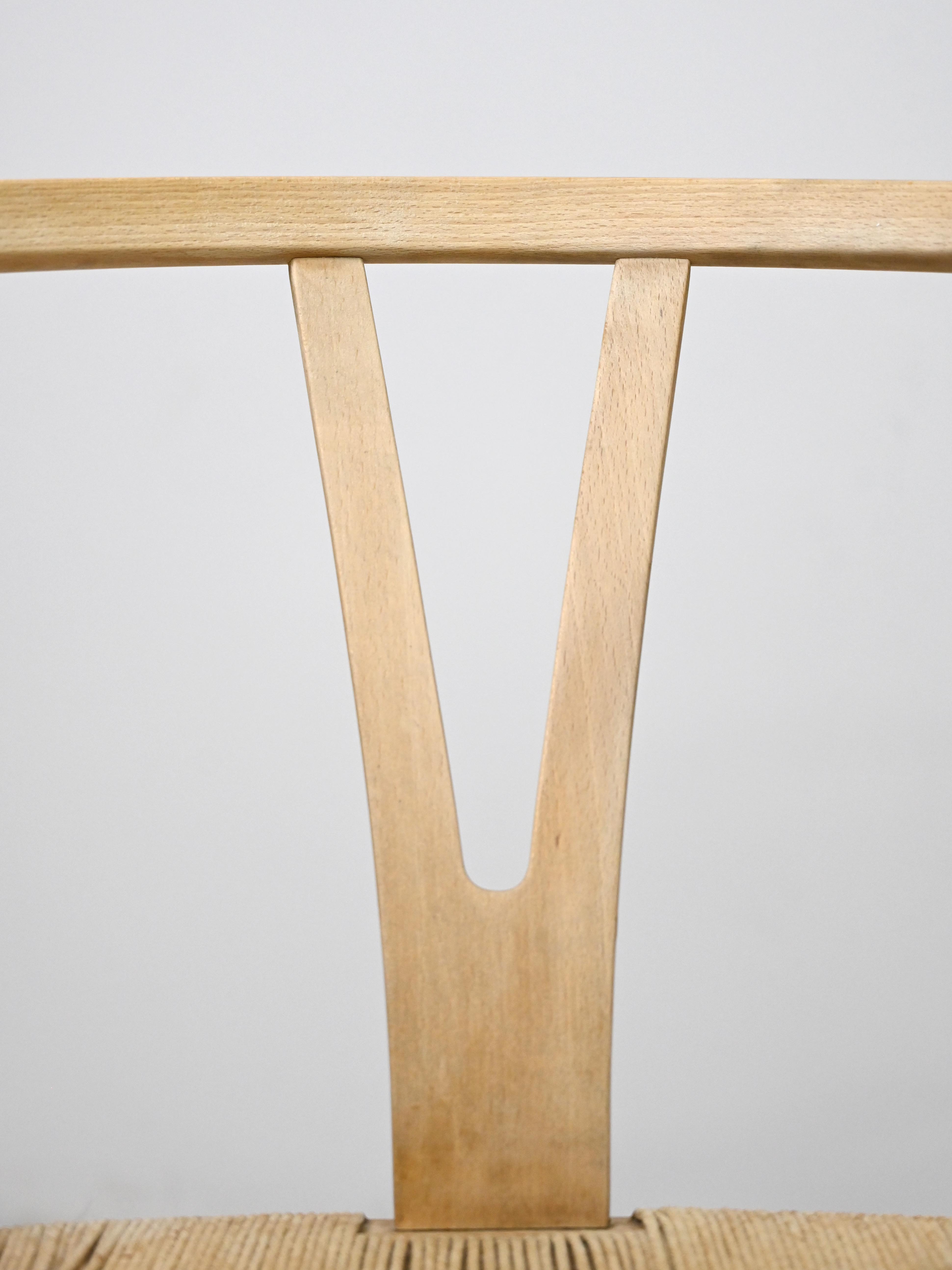 Set of six 'Wishbone chair' model chairs by Hans J. Wegner with leather cushions