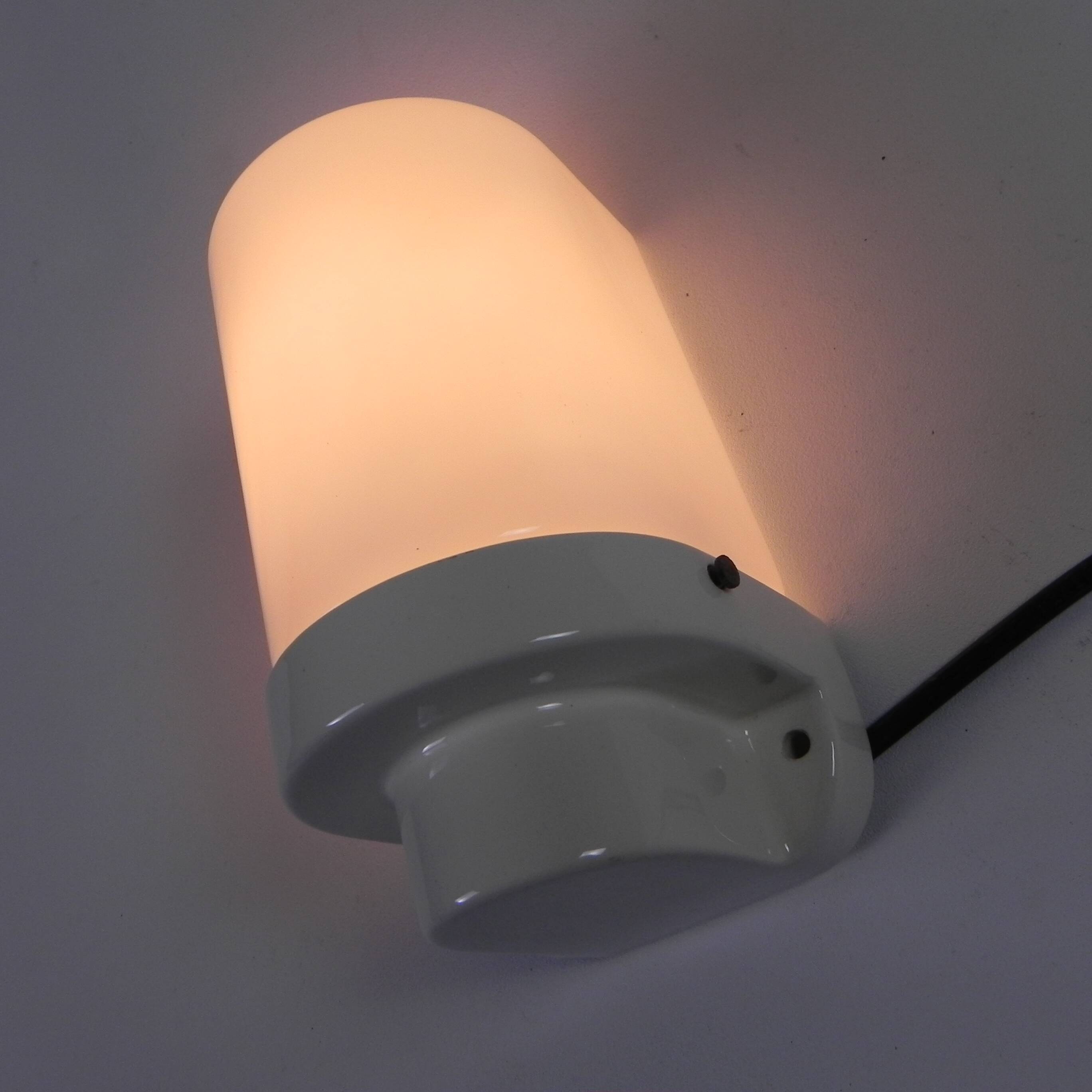 Art Deco wall lamp with porcelain holder, 1930s