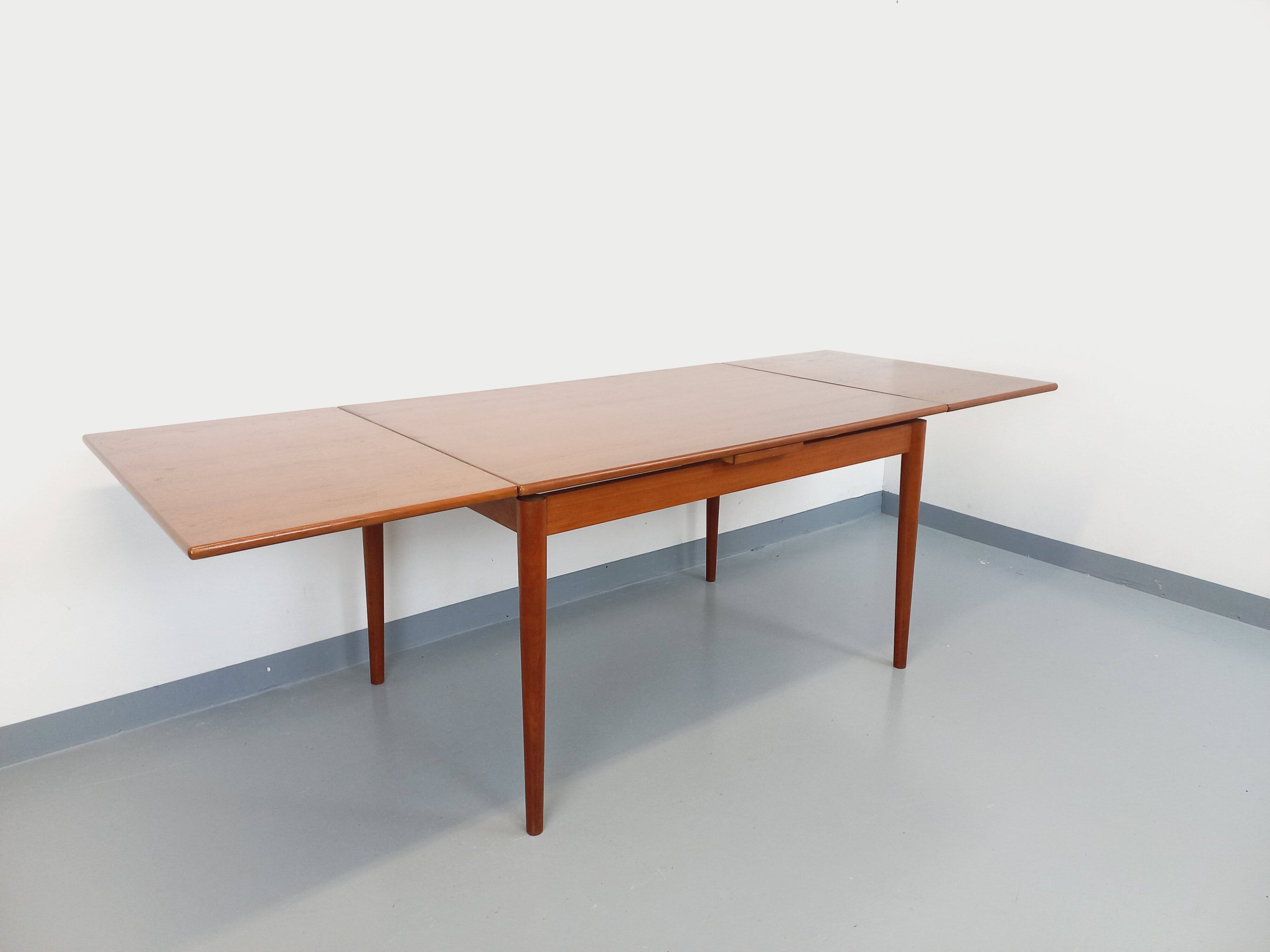 Table à manger en teck avec rallonges de style scandinave, années 50 60