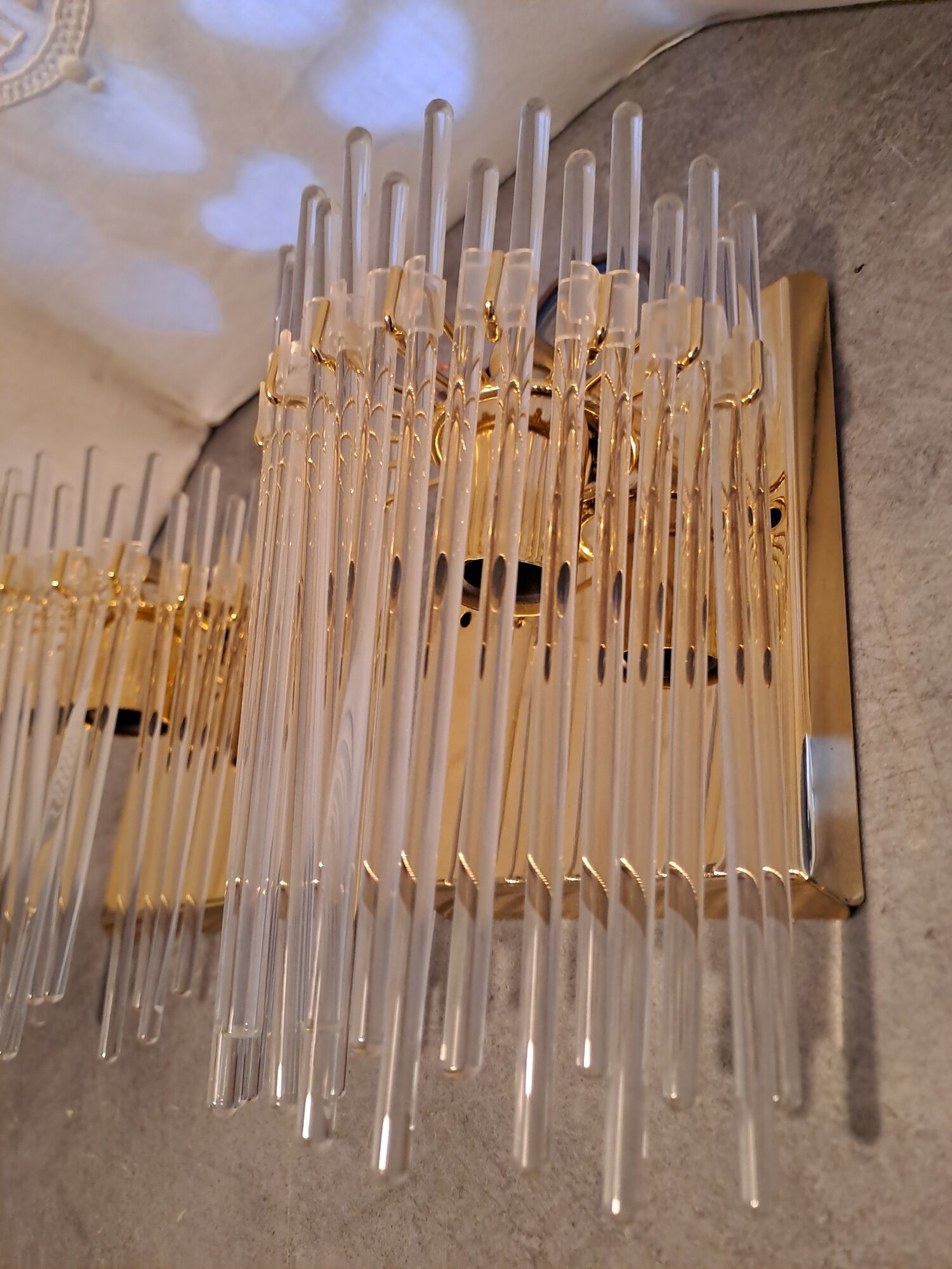 Pair of wall lights with hanging glass pendants in gold color